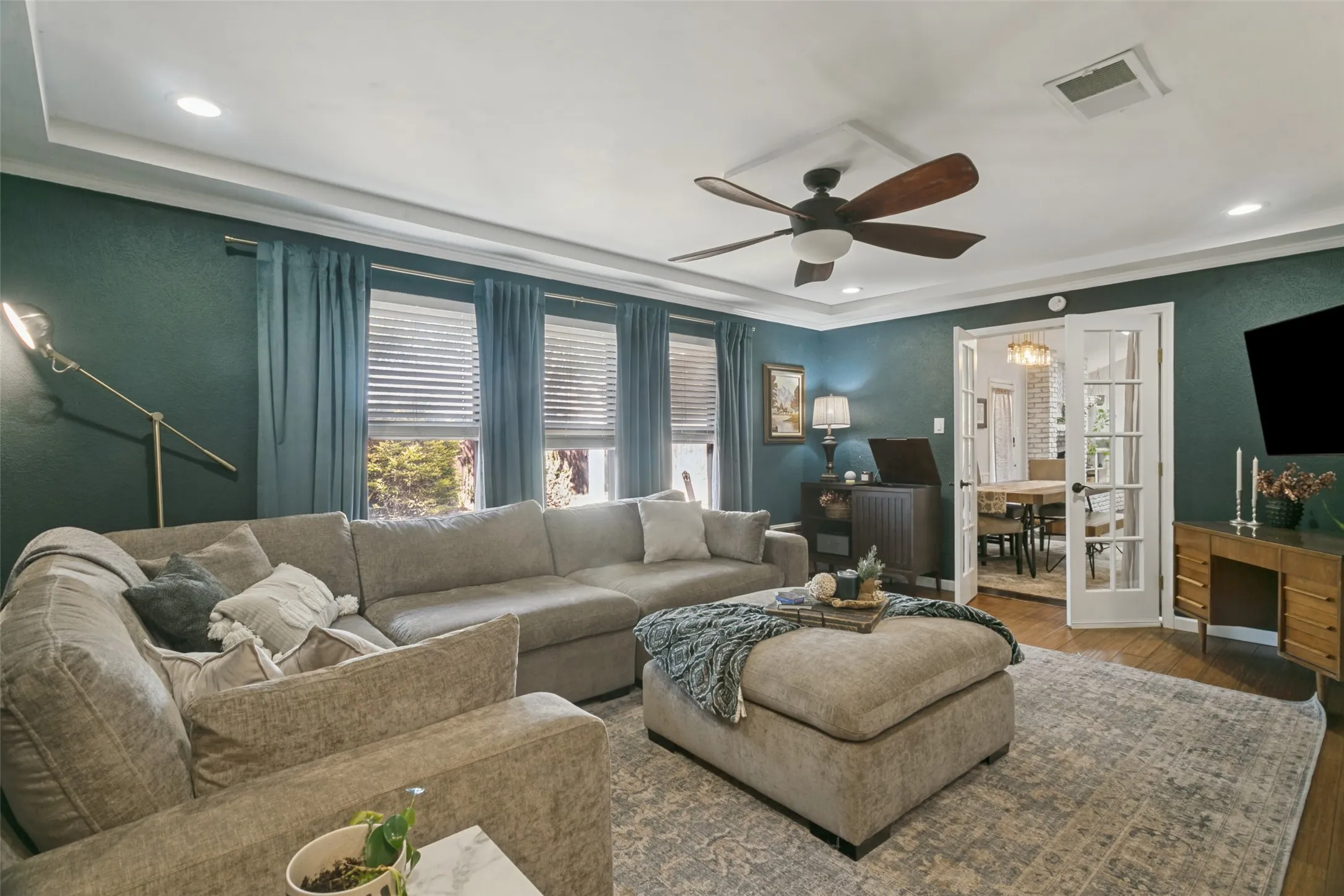 Single Family Residence For Sale in Tarrant County , 2077 Parkridge Drive, Hurst, Texas 76054, 3 Bedroom, 2 Bathroom, 2 Garage spaces, 1,995 Sqft, built in 1982, mls#21395608, Real Estate Agent in Hurst, Homes For Sale in Tarrant county, Homes For Sale in Hurst, Realtor in Hurst Texas, Real Estate Brokerage Independent Realty Texas, Luminita Cordes Realtor