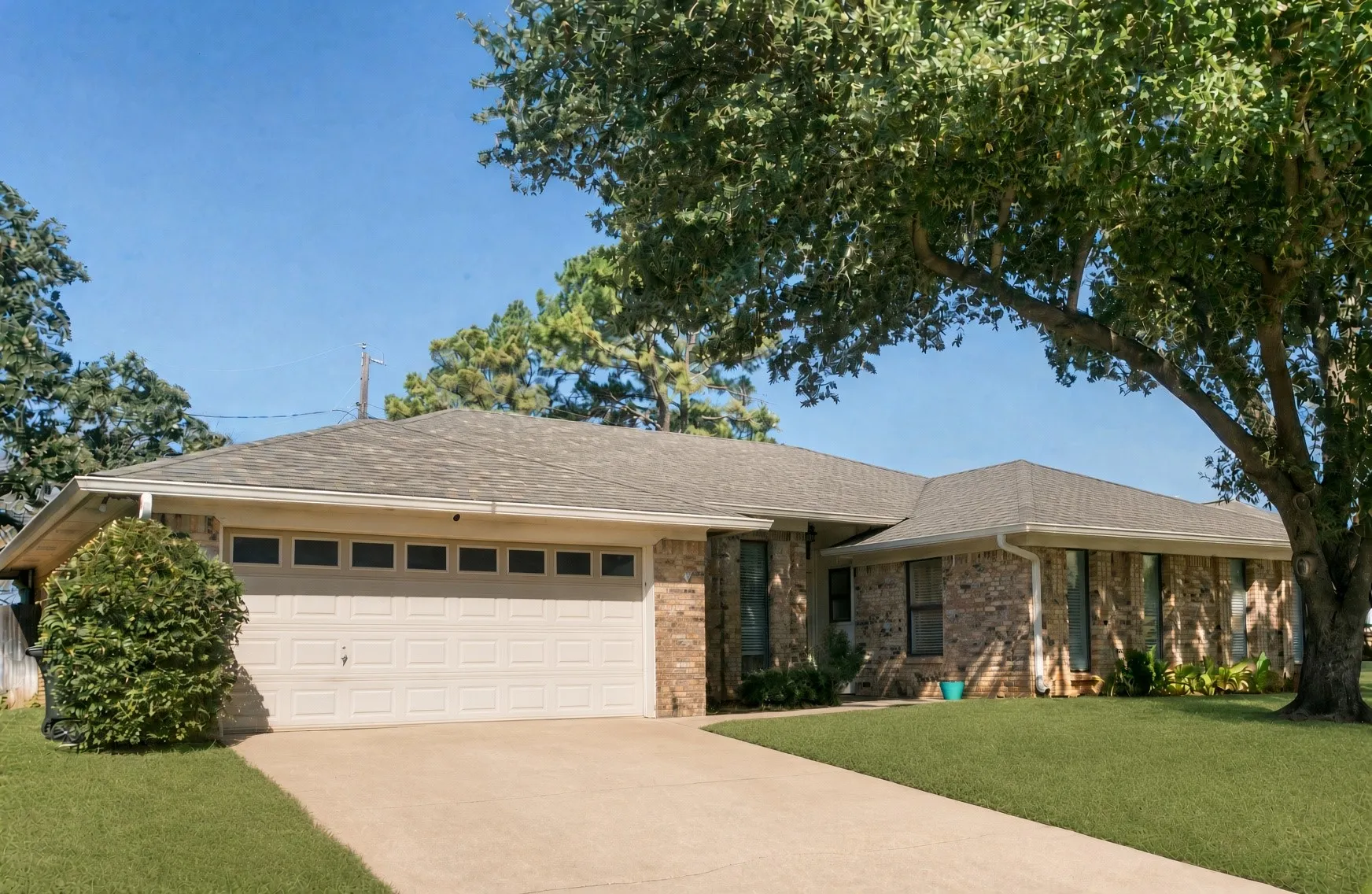 Single Family Residence For Sale in Tarrant County , 2077 Parkridge Drive, Hurst, Texas 76054, 3 Bedroom, 2 Bathroom, 2 Garage spaces, 1,995 Sqft, built in 1982, mls#21395608, Real Estate Agent in Hurst, Homes For Sale in Tarrant county, Homes For Sale in Hurst, Realtor in Hurst Texas, Real Estate Brokerage Independent Realty Texas, Luminita Cordes Realtor