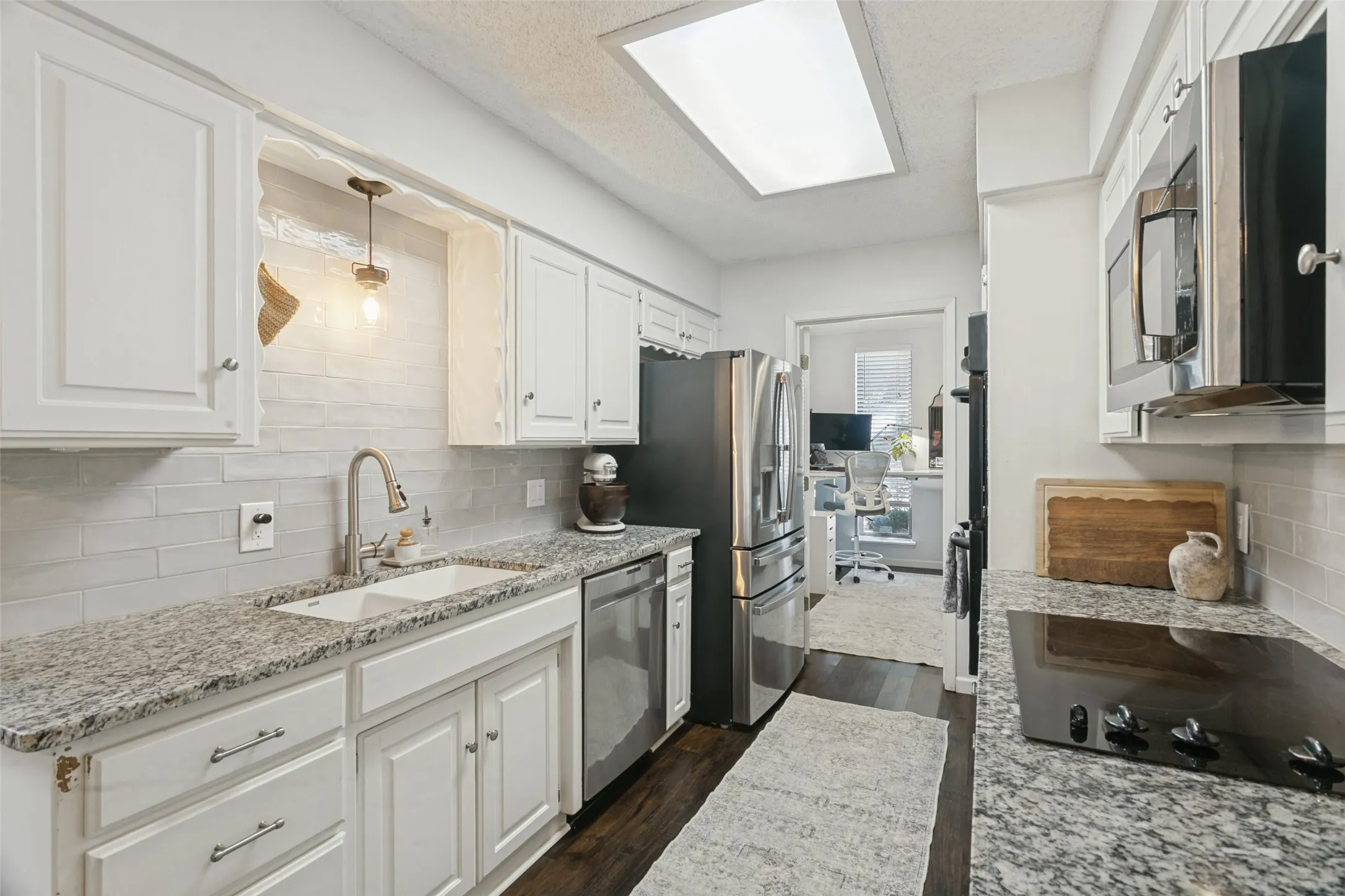 Single Family Residence For Sale in Tarrant County , 2077 Parkridge Drive, Hurst, Texas 76054, 3 Bedroom, 2 Bathroom, 2 Garage spaces, 1,995 Sqft, built in 1982, mls#21395608, Real Estate Agent in Hurst, Homes For Sale in Tarrant county, Homes For Sale in Hurst, Realtor in Hurst Texas, Real Estate Brokerage Independent Realty Texas, Luminita Cordes Realtor