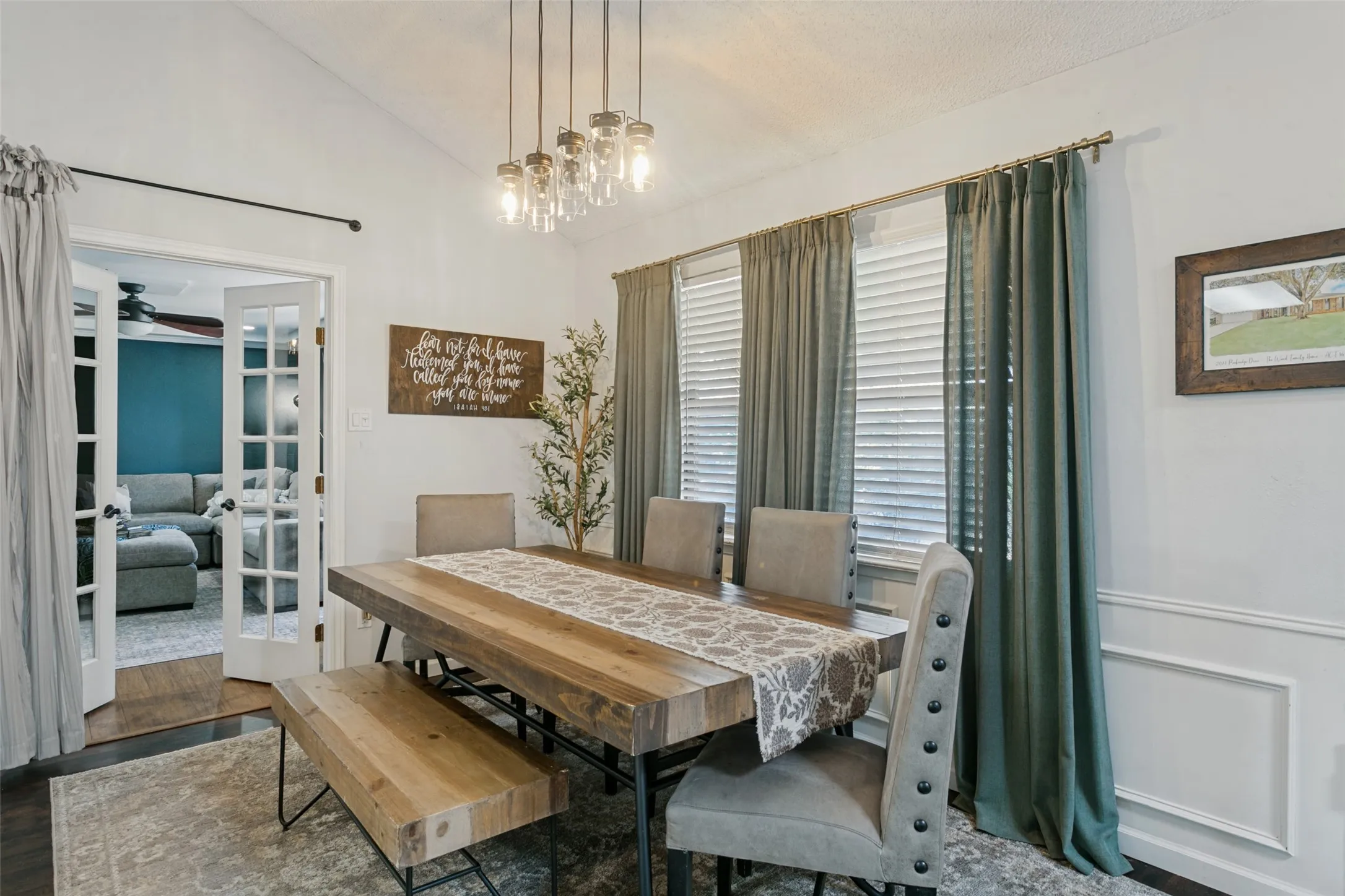 Single Family Residence For Sale in Tarrant County , 2077 Parkridge Drive, Hurst, Texas 76054, 3 Bedroom, 2 Bathroom, 2 Garage spaces, 1,995 Sqft, built in 1982, mls#21395608, Real Estate Agent in Hurst, Homes For Sale in Tarrant county, Homes For Sale in Hurst, Realtor in Hurst Texas, Real Estate Brokerage Independent Realty Texas, Luminita Cordes Realtor