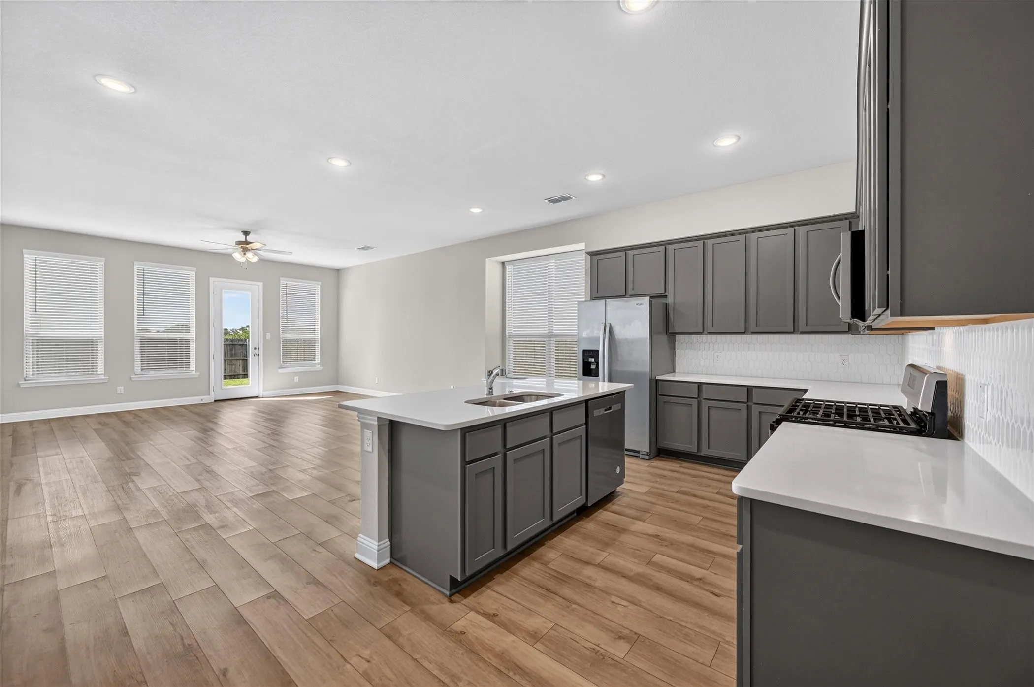 Single Family Residence For Sale in Ellis County , 2313 Sheppards Lane, Waxahachie, Texas 75167, 4 Bedroom, 3 Bathroom, 2 Garage spaces, 2,016 Sqft, built in 2022, mls#21395242, Real Estate Agent in Waxahachie, Homes For Sale in Ellis county, Homes For Sale in Waxahachie, Realtor in Waxahachie Texas, Real Estate Brokerage Independent Realty Texas, Luminita Cordes Realtor
