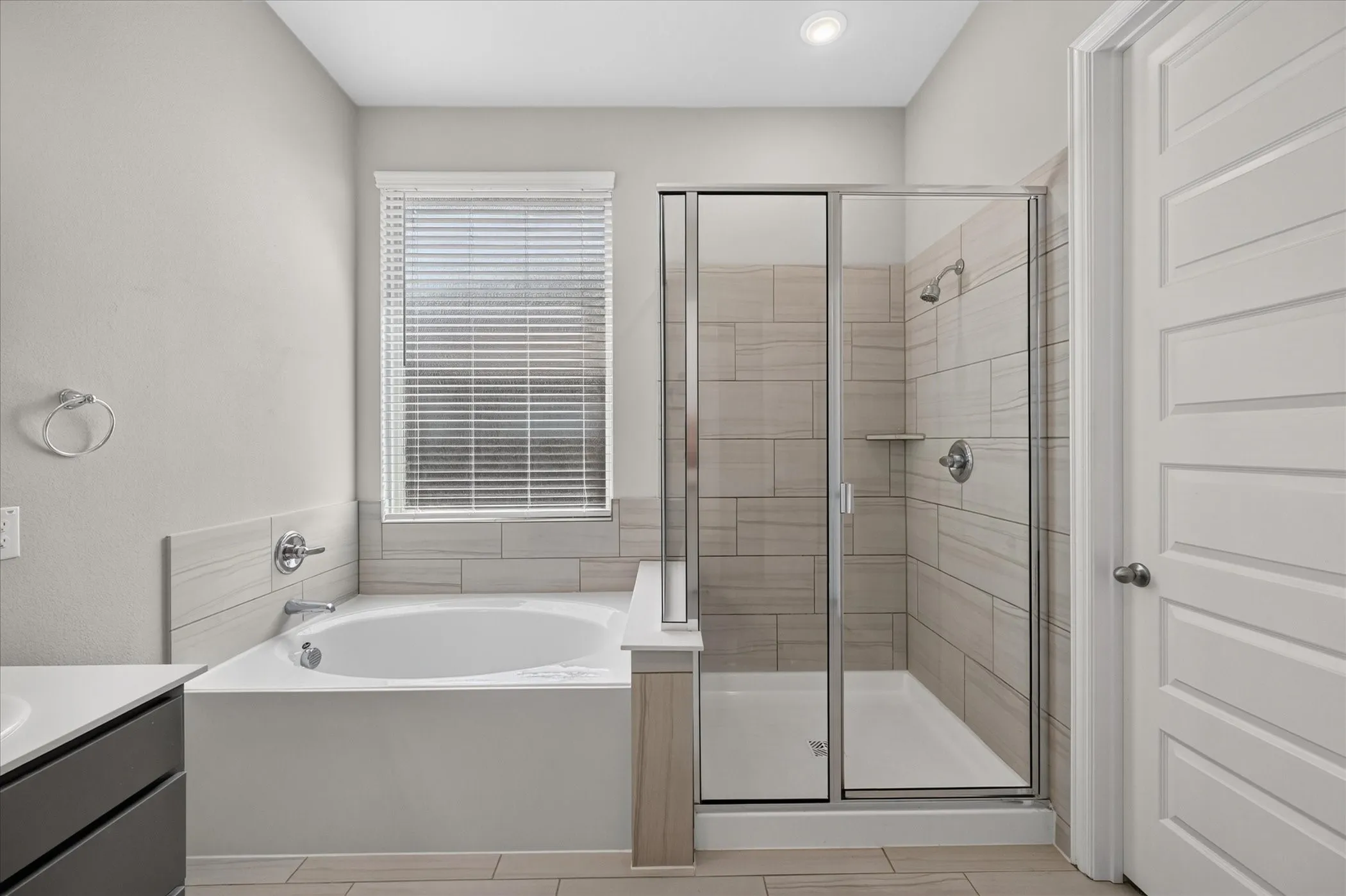 Single Family Residence For Sale in Ellis County , 2313 Sheppards Lane, Waxahachie, Texas 75167, 4 Bedroom, 3 Bathroom, 2 Garage spaces, 2,016 Sqft, built in 2022, mls#21395242, Real Estate Agent in Waxahachie, Homes For Sale in Ellis county, Homes For Sale in Waxahachie, Realtor in Waxahachie Texas, Real Estate Brokerage Independent Realty Texas, Luminita Cordes Realtor