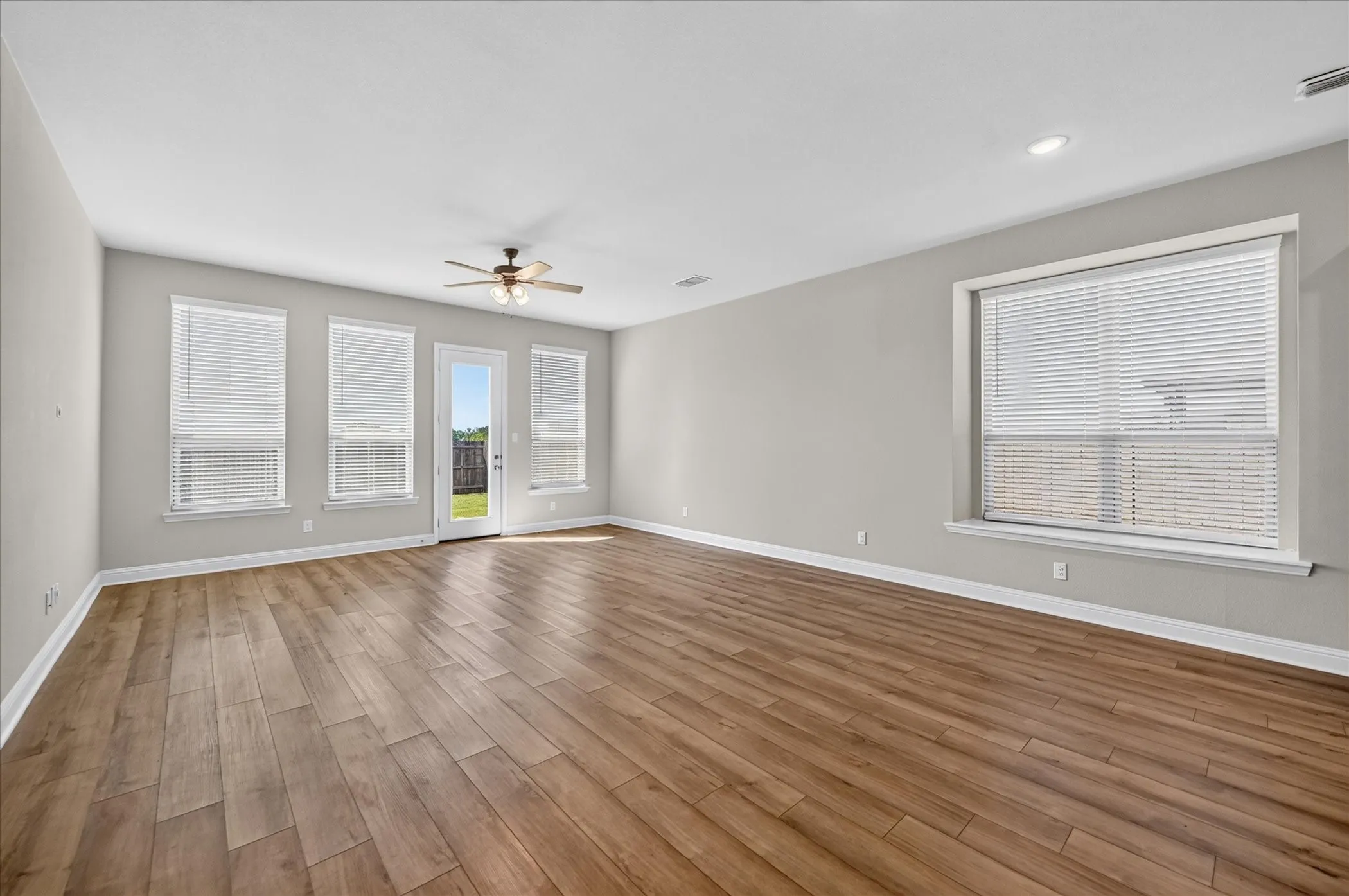 Single Family Residence For Sale in Ellis County , 2313 Sheppards Lane, Waxahachie, Texas 75167, 4 Bedroom, 3 Bathroom, 2 Garage spaces, 2,016 Sqft, built in 2022, mls#21395242, Real Estate Agent in Waxahachie, Homes For Sale in Ellis county, Homes For Sale in Waxahachie, Realtor in Waxahachie Texas, Real Estate Brokerage Independent Realty Texas, Luminita Cordes Realtor