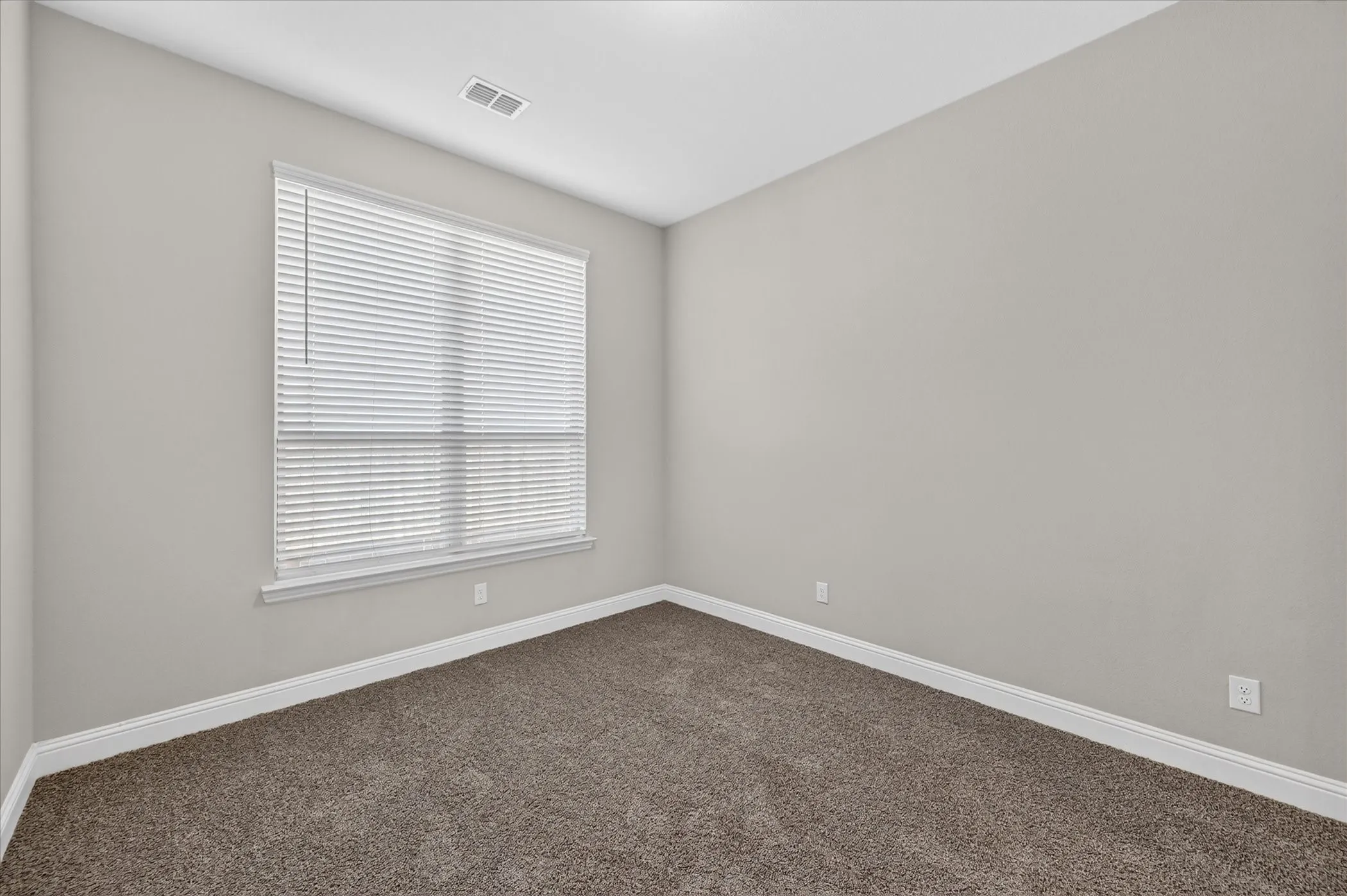 Single Family Residence For Sale in Ellis County , 2313 Sheppards Lane, Waxahachie, Texas 75167, 4 Bedroom, 3 Bathroom, 2 Garage spaces, 2,016 Sqft, built in 2022, mls#21395242, Real Estate Agent in Waxahachie, Homes For Sale in Ellis county, Homes For Sale in Waxahachie, Realtor in Waxahachie Texas, Real Estate Brokerage Independent Realty Texas, Luminita Cordes Realtor