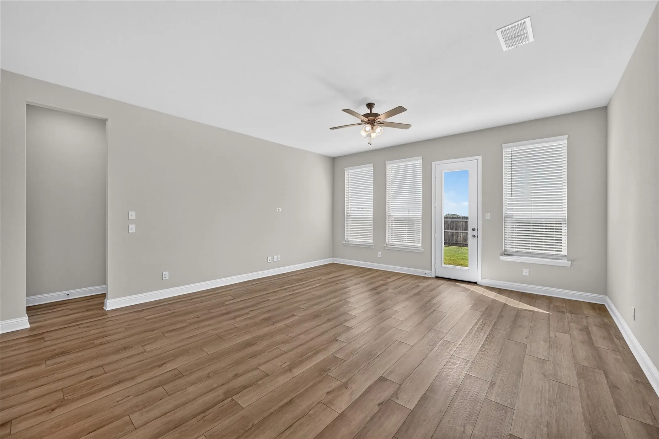 Single Family Residence For Sale in Ellis County , 2313 Sheppards Lane, Waxahachie, Texas 75167, 4 Bedroom, 3 Bathroom, 2 Garage spaces, 2,016 Sqft, built in 2022, mls#21395242, Real Estate Agent in Waxahachie, Homes For Sale in Ellis county, Homes For Sale in Waxahachie, Realtor in Waxahachie Texas, Real Estate Brokerage Independent Realty Texas, Luminita Cordes Realtor