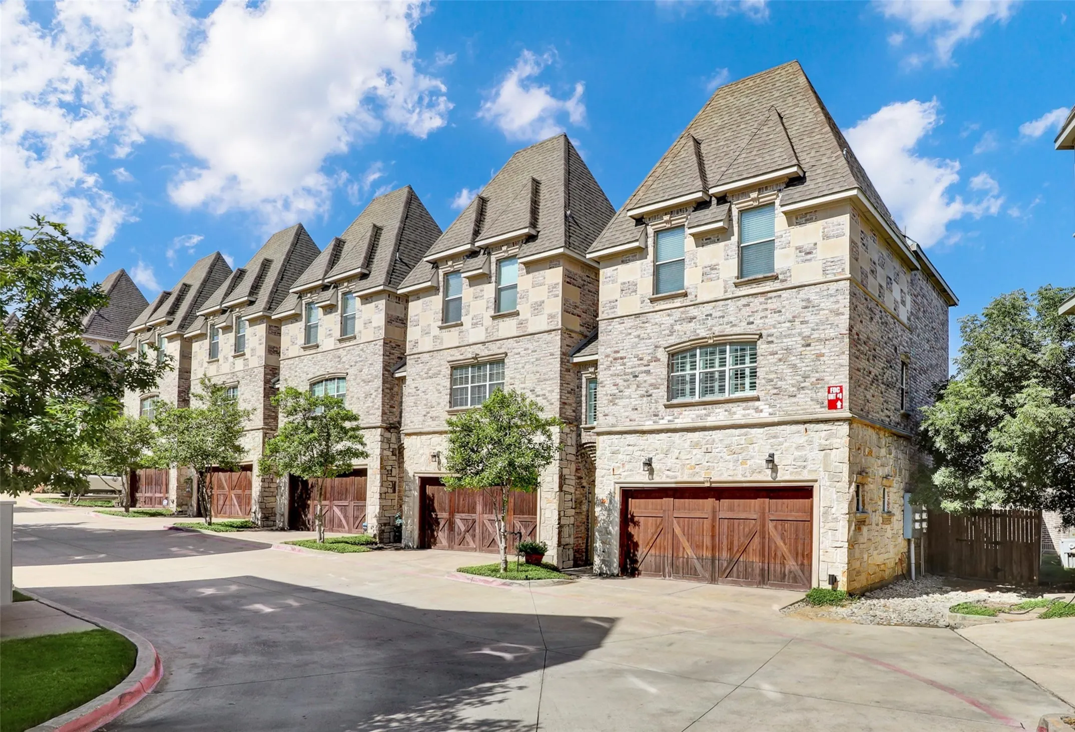 Townhouse For Rent in Denton County , 2700 Club Ridge Drive 8, Lewisville, Texas 75067, 3 Bedroom, 4 Bathroom, 2 Garage spaces, 1,750 Sqft, built in 2007, mls#21395641, Real Estate Agent in Lewisville, Homes For Rent in Denton county, Homes For Rent in Lewisville, Realtor in Lewisville Texas, Real Estate Brokerage Independent Realty Texas, Luminita Cordes Realtor