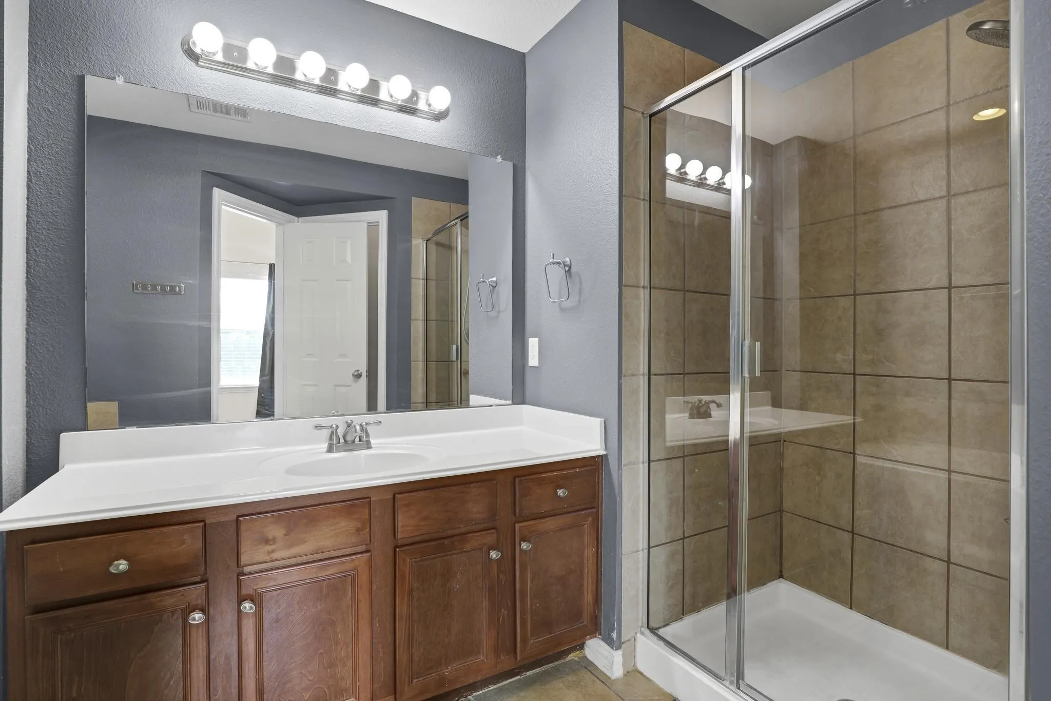 Townhouse For Rent in Denton County , 2700 Club Ridge Drive 8, Lewisville, Texas 75067, 3 Bedroom, 4 Bathroom, 2 Garage spaces, 1,750 Sqft, built in 2007, mls#21395641, Real Estate Agent in Lewisville, Homes For Rent in Denton county, Homes For Rent in Lewisville, Realtor in Lewisville Texas, Real Estate Brokerage Independent Realty Texas, Luminita Cordes Realtor