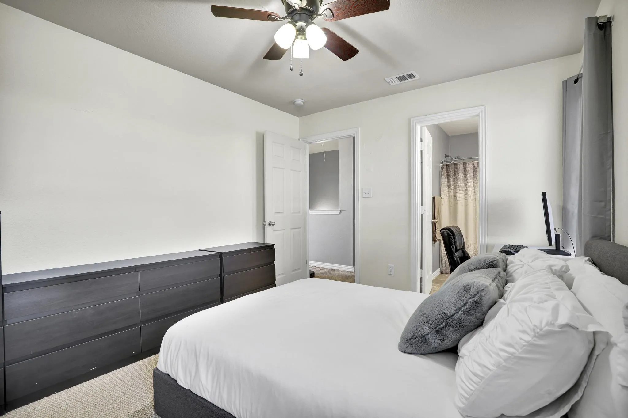 Townhouse For Rent in Denton County , 2700 Club Ridge Drive 8, Lewisville, Texas 75067, 3 Bedroom, 4 Bathroom, 2 Garage spaces, 1,750 Sqft, built in 2007, mls#21395641, Real Estate Agent in Lewisville, Homes For Rent in Denton county, Homes For Rent in Lewisville, Realtor in Lewisville Texas, Real Estate Brokerage Independent Realty Texas, Luminita Cordes Realtor