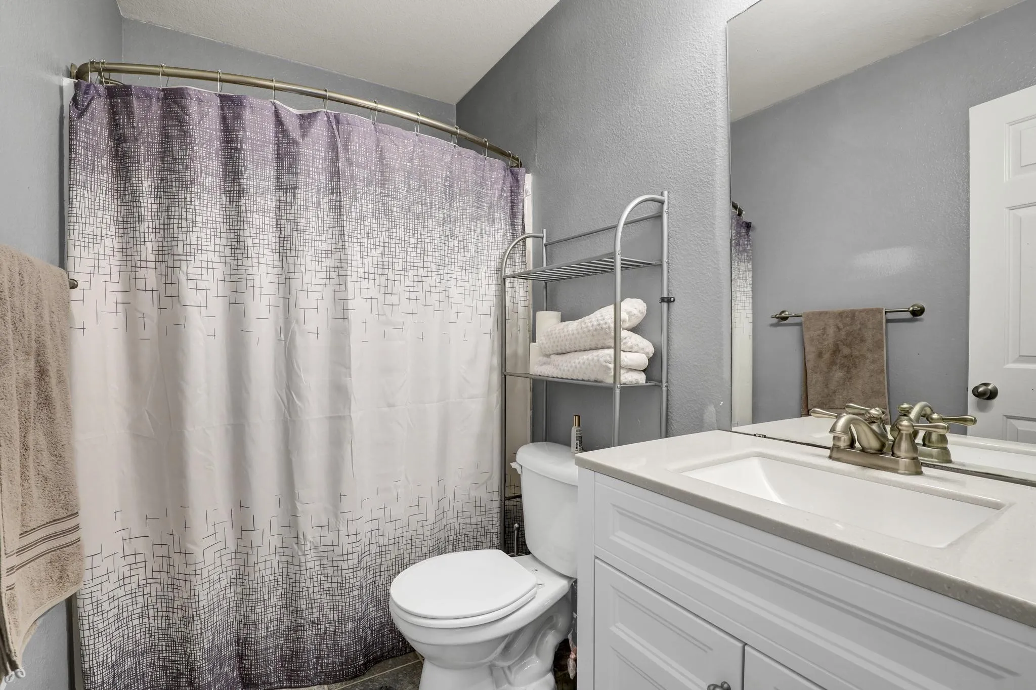 Townhouse For Rent in Denton County , 2700 Club Ridge Drive 8, Lewisville, Texas 75067, 3 Bedroom, 4 Bathroom, 2 Garage spaces, 1,750 Sqft, built in 2007, mls#21395641, Real Estate Agent in Lewisville, Homes For Rent in Denton county, Homes For Rent in Lewisville, Realtor in Lewisville Texas, Real Estate Brokerage Independent Realty Texas, Luminita Cordes Realtor
