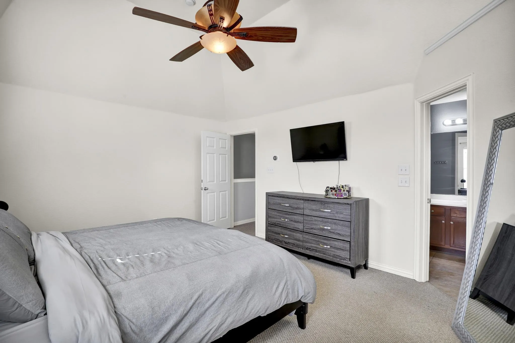 Townhouse For Rent in Denton County , 2700 Club Ridge Drive 8, Lewisville, Texas 75067, 3 Bedroom, 4 Bathroom, 2 Garage spaces, 1,750 Sqft, built in 2007, mls#21395641, Real Estate Agent in Lewisville, Homes For Rent in Denton county, Homes For Rent in Lewisville, Realtor in Lewisville Texas, Real Estate Brokerage Independent Realty Texas, Luminita Cordes Realtor