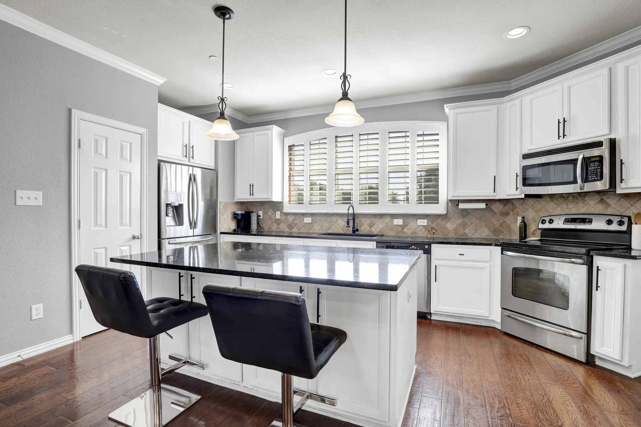 Townhouse For Rent in Denton County , 2700 Club Ridge Drive 8, Lewisville, Texas 75067, 3 Bedroom, 4 Bathroom, 2 Garage spaces, 1,750 Sqft, built in 2007, mls#21395641, Real Estate Agent in Lewisville, Homes For Rent in Denton county, Homes For Rent in Lewisville, Realtor in Lewisville Texas, Real Estate Brokerage Independent Realty Texas, Luminita Cordes Realtor