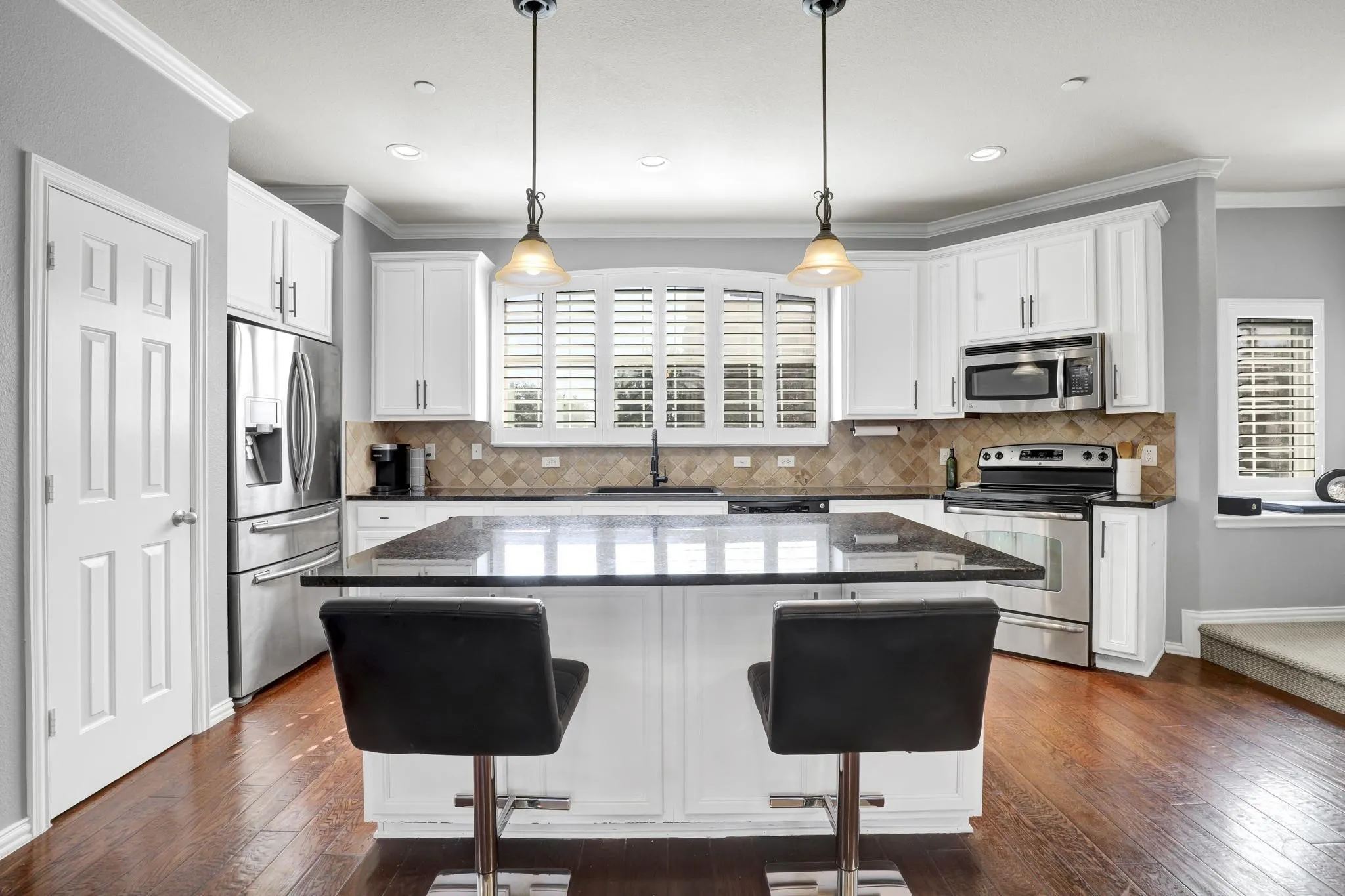 Townhouse For Rent in Denton County , 2700 Club Ridge Drive 8, Lewisville, Texas 75067, 3 Bedroom, 4 Bathroom, 2 Garage spaces, 1,750 Sqft, built in 2007, mls#21395641, Real Estate Agent in Lewisville, Homes For Rent in Denton county, Homes For Rent in Lewisville, Realtor in Lewisville Texas, Real Estate Brokerage Independent Realty Texas, Luminita Cordes Realtor