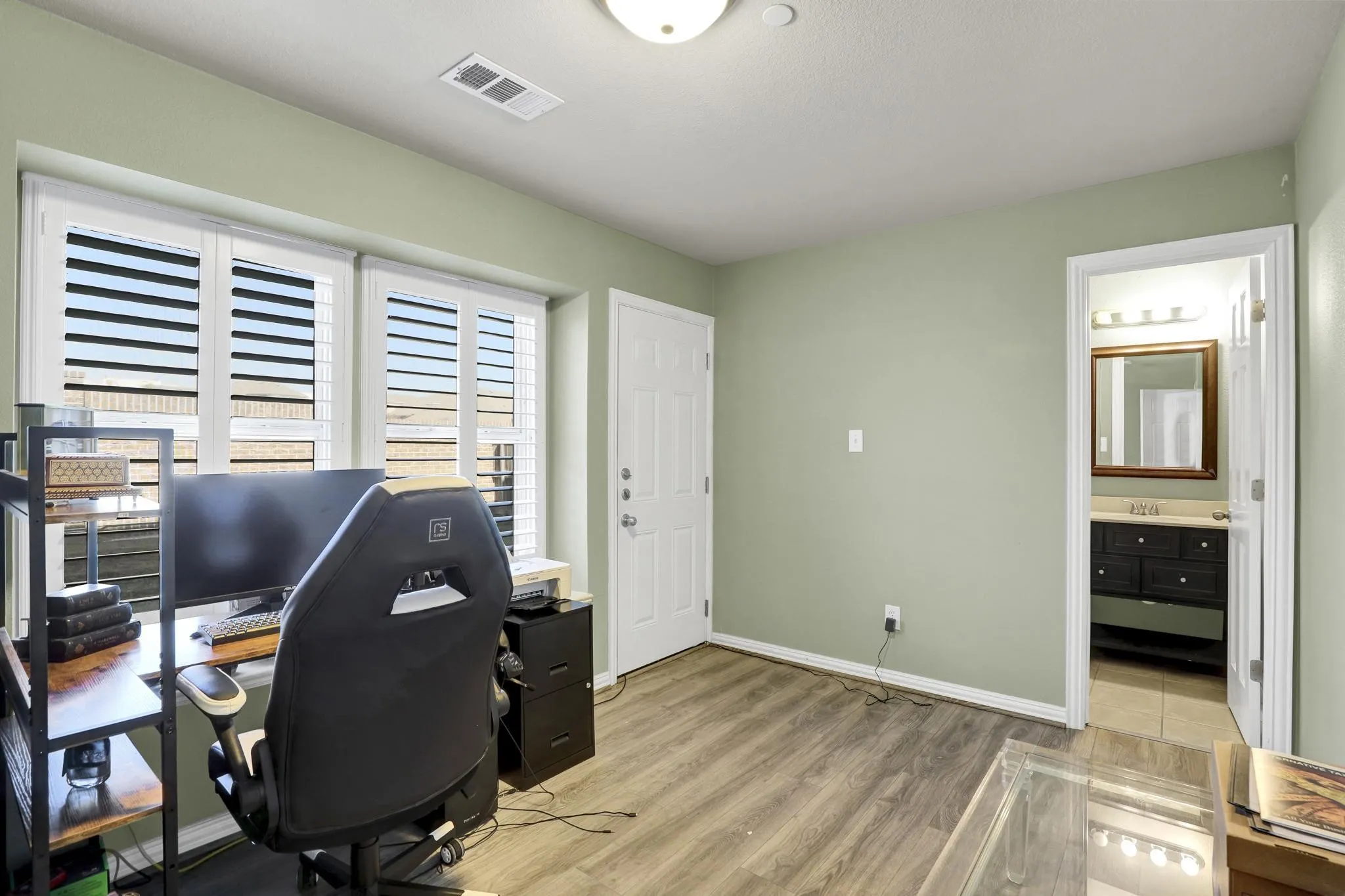 Townhouse For Rent in Denton County , 2700 Club Ridge Drive 8, Lewisville, Texas 75067, 3 Bedroom, 4 Bathroom, 2 Garage spaces, 1,750 Sqft, built in 2007, mls#21395641, Real Estate Agent in Lewisville, Homes For Rent in Denton county, Homes For Rent in Lewisville, Realtor in Lewisville Texas, Real Estate Brokerage Independent Realty Texas, Luminita Cordes Realtor