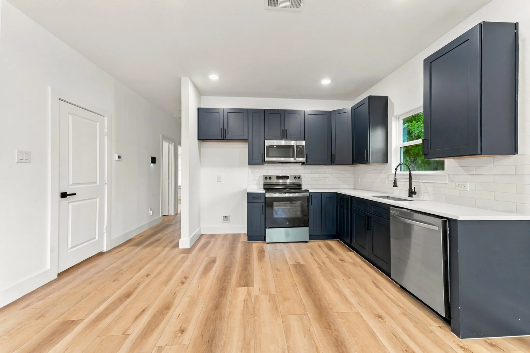 Single Family Residence For Sale in Dallas County , 5263 Pennridge Lane, Dallas, Texas 75241, 3 Bedroom, 2 Bathroom, 1 Garage spaces, 1,176 Sqft, built in 2023, mls#21394671, Real Estate Agent in Dallas, Homes For Sale in Dallas county, Homes For Sale in Dallas, Realtor in Dallas Texas, Real Estate Brokerage Independent Realty Texas, Luminita Cordes Realtor