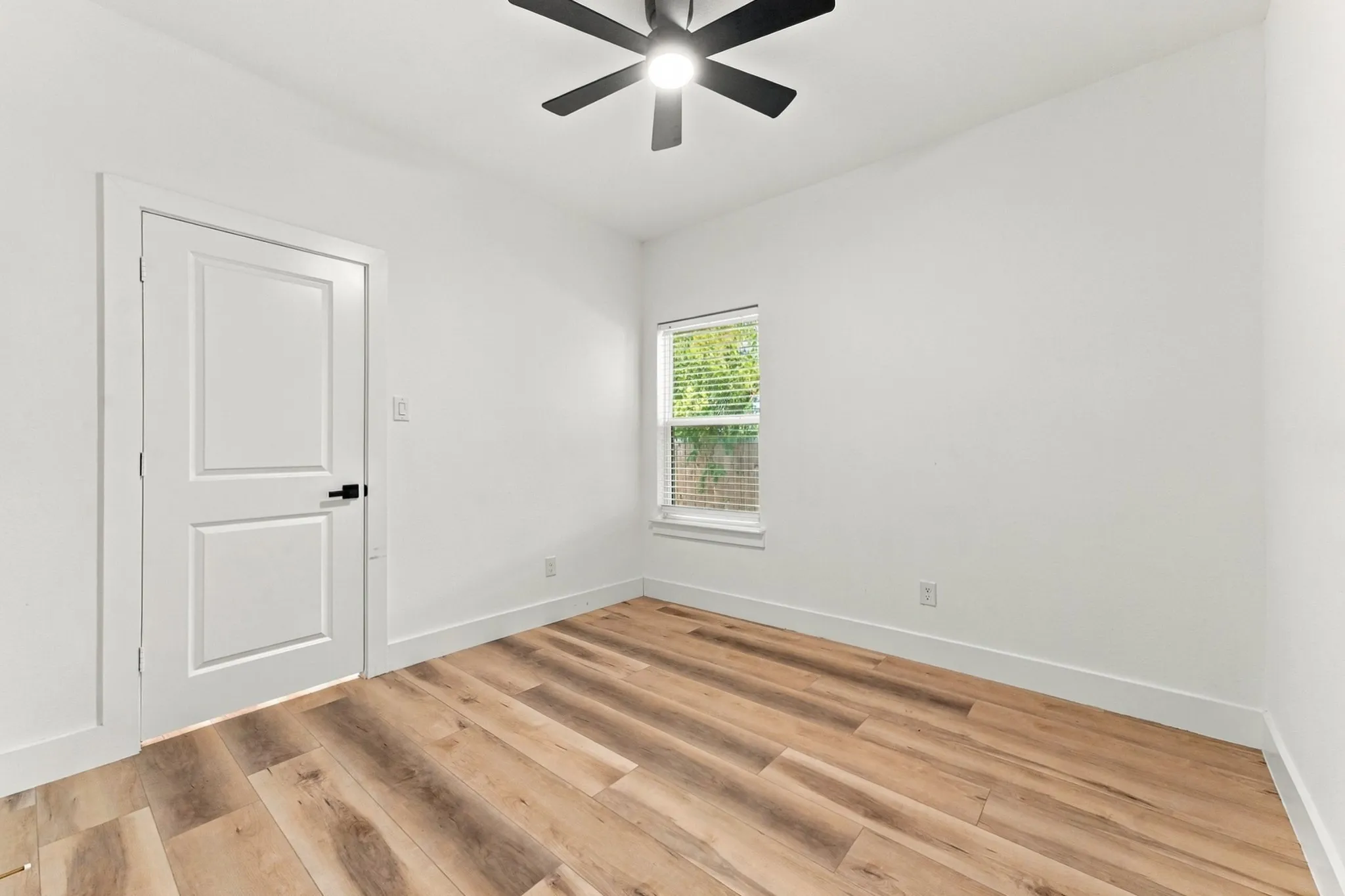 Single Family Residence For Sale in Dallas County , 5263 Pennridge Lane, Dallas, Texas 75241, 3 Bedroom, 2 Bathroom, 1 Garage spaces, 1,176 Sqft, built in 2023, mls#21394671, Real Estate Agent in Dallas, Homes For Sale in Dallas county, Homes For Sale in Dallas, Realtor in Dallas Texas, Real Estate Brokerage Independent Realty Texas, Luminita Cordes Realtor