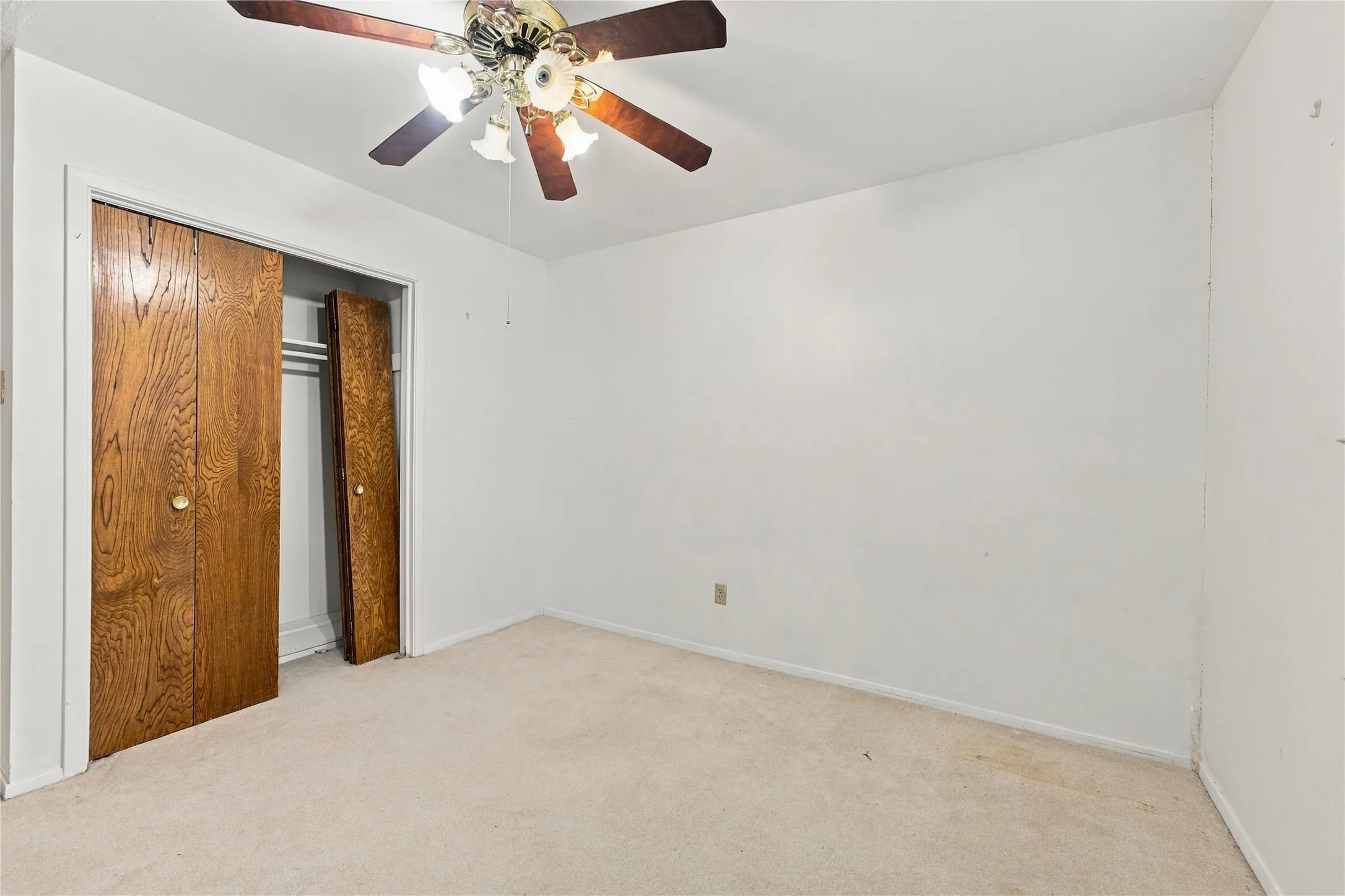 Neutral-toned wall finishes
