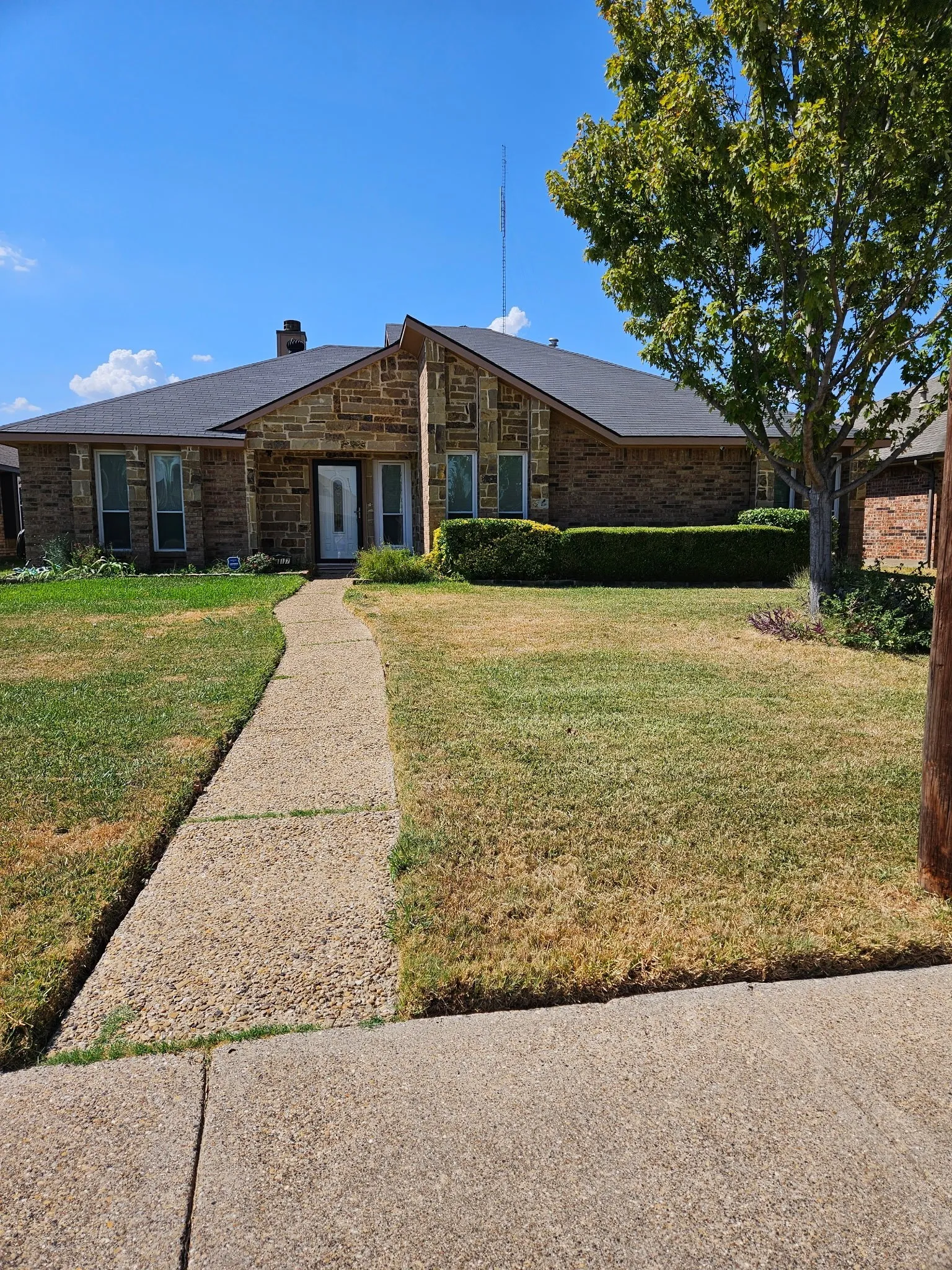 Single Family Residence For Sale in Dallas County , 5117 Bobtown Road, Garland, Texas 75043, 4 Bedroom, 2 Bathroom, 2 Garage spaces, 1,755 Sqft, built in 1986, mls#21395136, Real Estate Agent in Garland, Homes For Sale in Dallas county, Homes For Sale in Garland, Realtor in Garland Texas, Real Estate Brokerage Independent Realty Texas, Luminita Cordes Realtor