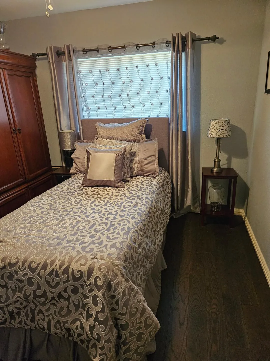 Single Family Residence For Sale in Dallas County , 5117 Bobtown Road, Garland, Texas 75043, 4 Bedroom, 2 Bathroom, 2 Garage spaces, 1,755 Sqft, built in 1986, mls#21395136, Real Estate Agent in Garland, Homes For Sale in Dallas county, Homes For Sale in Garland, Realtor in Garland Texas, Real Estate Brokerage Independent Realty Texas, Luminita Cordes Realtor