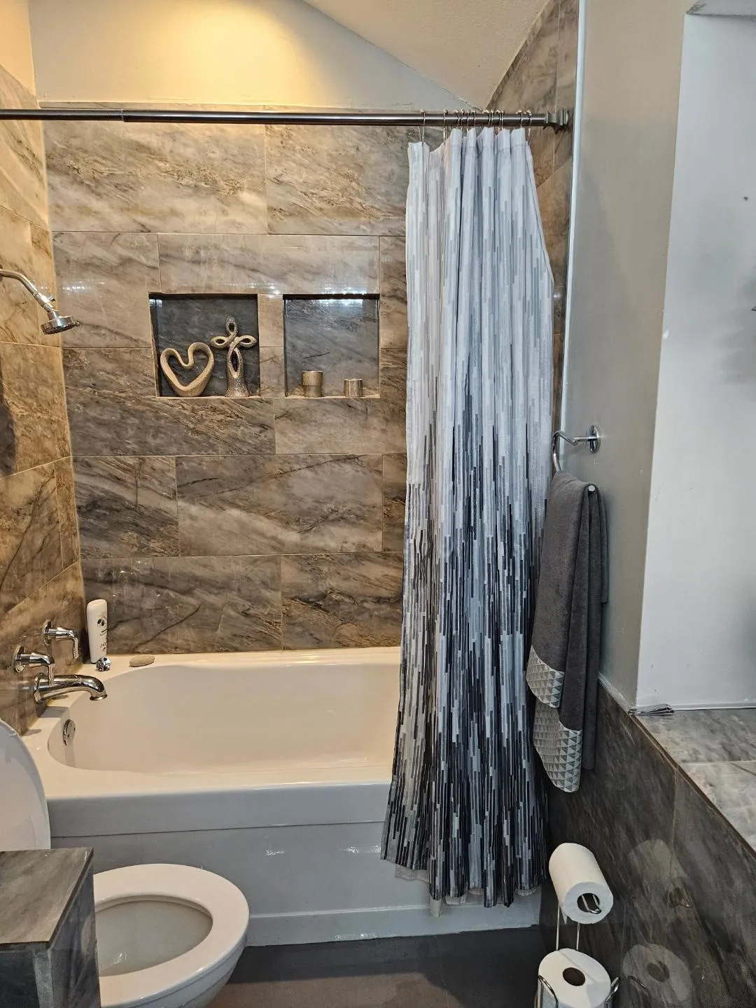 Single Family Residence For Sale in Dallas County , 5117 Bobtown Road, Garland, Texas 75043, 4 Bedroom, 2 Bathroom, 2 Garage spaces, 1,755 Sqft, built in 1986, mls#21395136, Real Estate Agent in Garland, Homes For Sale in Dallas county, Homes For Sale in Garland, Realtor in Garland Texas, Real Estate Brokerage Independent Realty Texas, Luminita Cordes Realtor