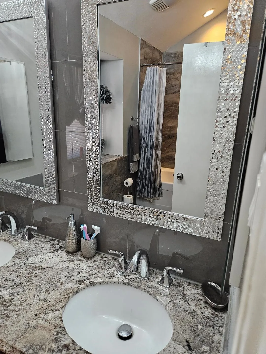 Single Family Residence For Sale in Dallas County , 5117 Bobtown Road, Garland, Texas 75043, 4 Bedroom, 2 Bathroom, 2 Garage spaces, 1,755 Sqft, built in 1986, mls#21395136, Real Estate Agent in Garland, Homes For Sale in Dallas county, Homes For Sale in Garland, Realtor in Garland Texas, Real Estate Brokerage Independent Realty Texas, Luminita Cordes Realtor
