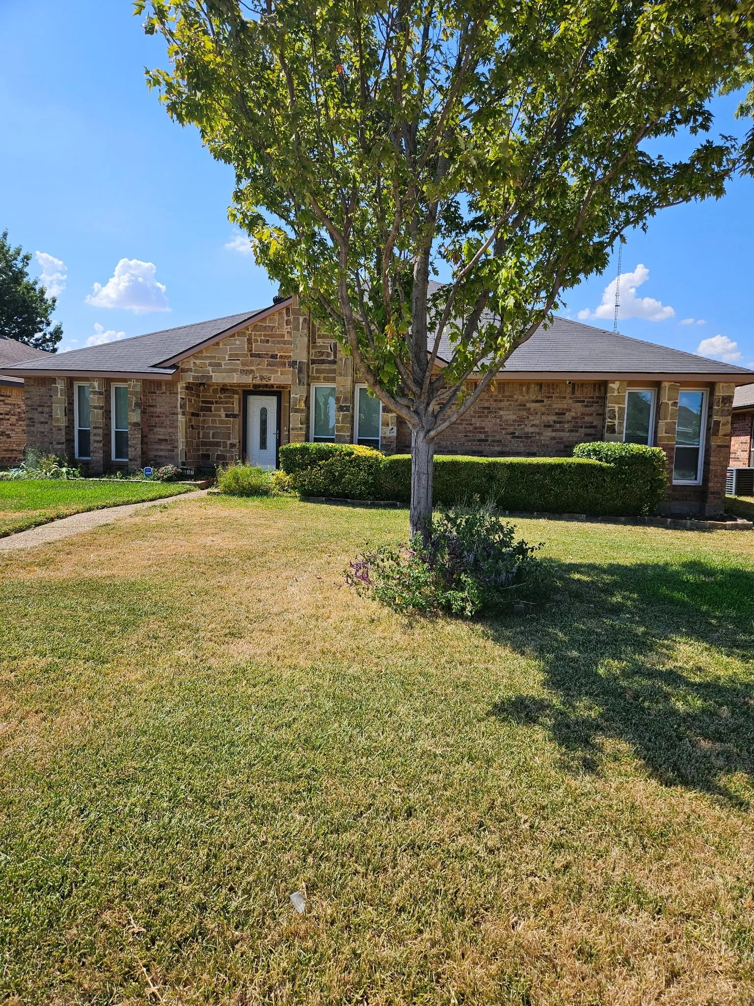 Single Family Residence For Sale in Dallas County , 5117 Bobtown Road, Garland, Texas 75043, 4 Bedroom, 2 Bathroom, 2 Garage spaces, 1,755 Sqft, built in 1986, mls#21395136, Real Estate Agent in Garland, Homes For Sale in Dallas county, Homes For Sale in Garland, Realtor in Garland Texas, Real Estate Brokerage Independent Realty Texas, Luminita Cordes Realtor