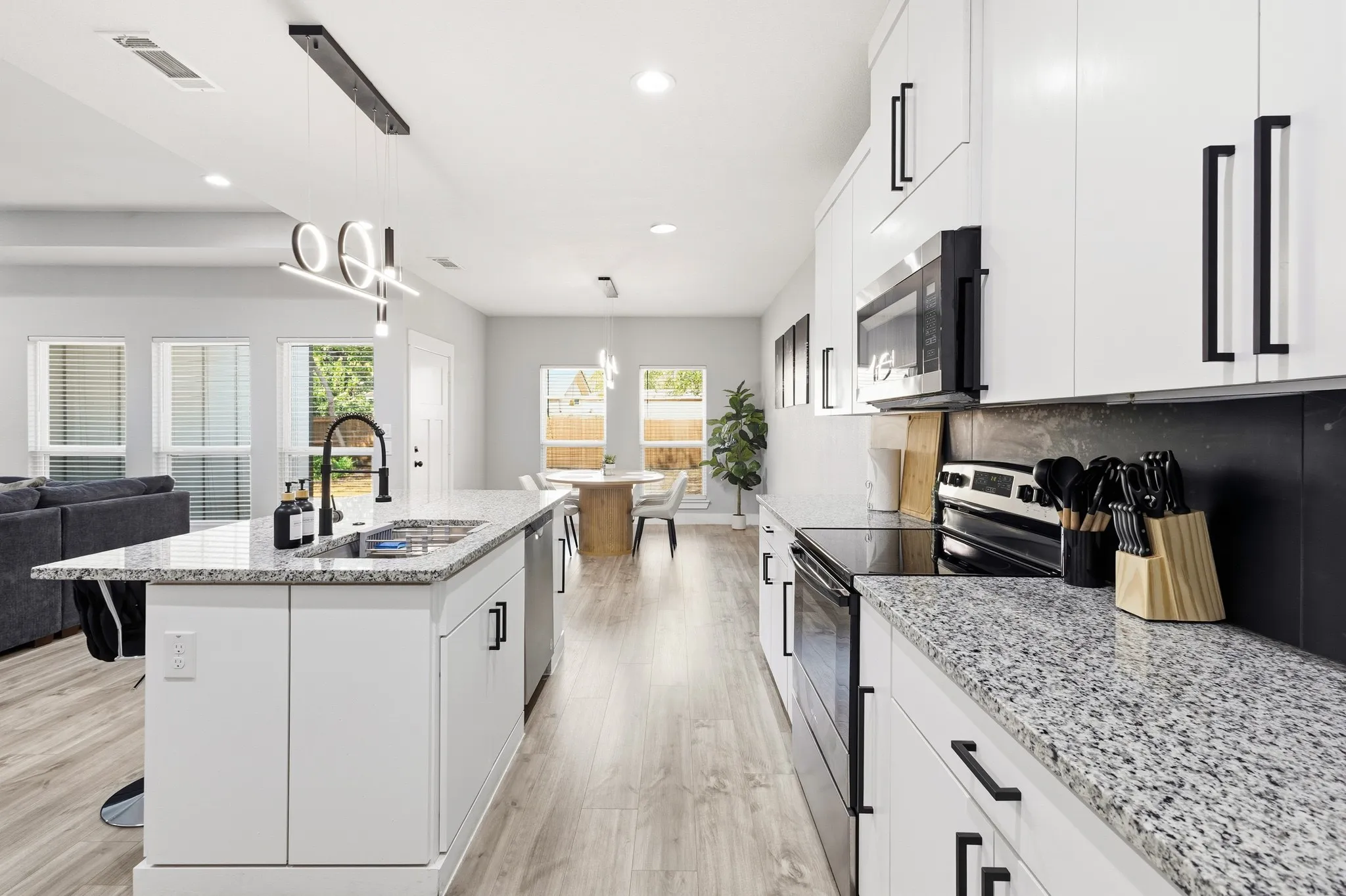Single Family Residence For Sale in Dallas County , 3901 Hamilton Avenue, Dallas, Texas 75210, 4 Bedroom, 2 Bathroom, 1 Garage spaces, 1,760 Sqft, built in 2024, mls#21394052, Real Estate Agent in Dallas, Homes For Sale in Dallas county, Homes For Sale in Dallas, Realtor in Dallas Texas, Real Estate Brokerage Independent Realty Texas, Luminita Cordes Realtor