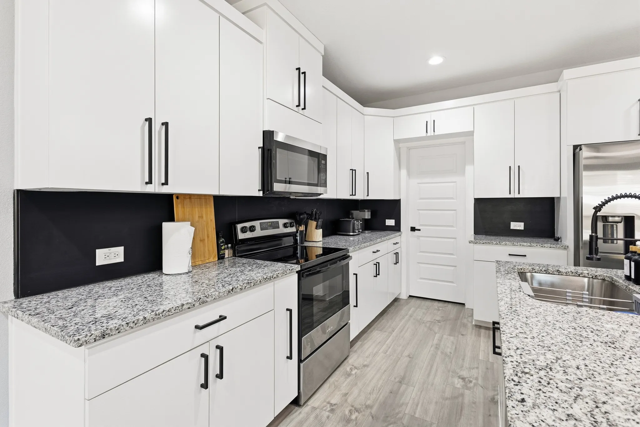 Single Family Residence For Sale in Dallas County , 3901 Hamilton Avenue, Dallas, Texas 75210, 4 Bedroom, 2 Bathroom, 1 Garage spaces, 1,760 Sqft, built in 2024, mls#21394052, Real Estate Agent in Dallas, Homes For Sale in Dallas county, Homes For Sale in Dallas, Realtor in Dallas Texas, Real Estate Brokerage Independent Realty Texas, Luminita Cordes Realtor