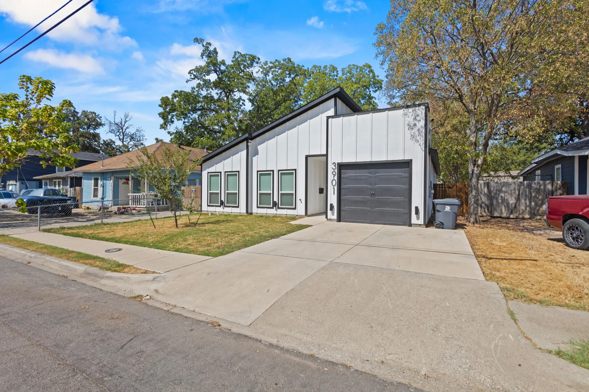 Single Family Residence For Sale in Dallas County , 3901 Hamilton Avenue, Dallas, Texas 75210, 4 Bedroom, 2 Bathroom, 1 Garage spaces, 1,760 Sqft, built in 2024, mls#21394052, Real Estate Agent in Dallas, Homes For Sale in Dallas county, Homes For Sale in Dallas, Realtor in Dallas Texas, Real Estate Brokerage Independent Realty Texas, Luminita Cordes Realtor