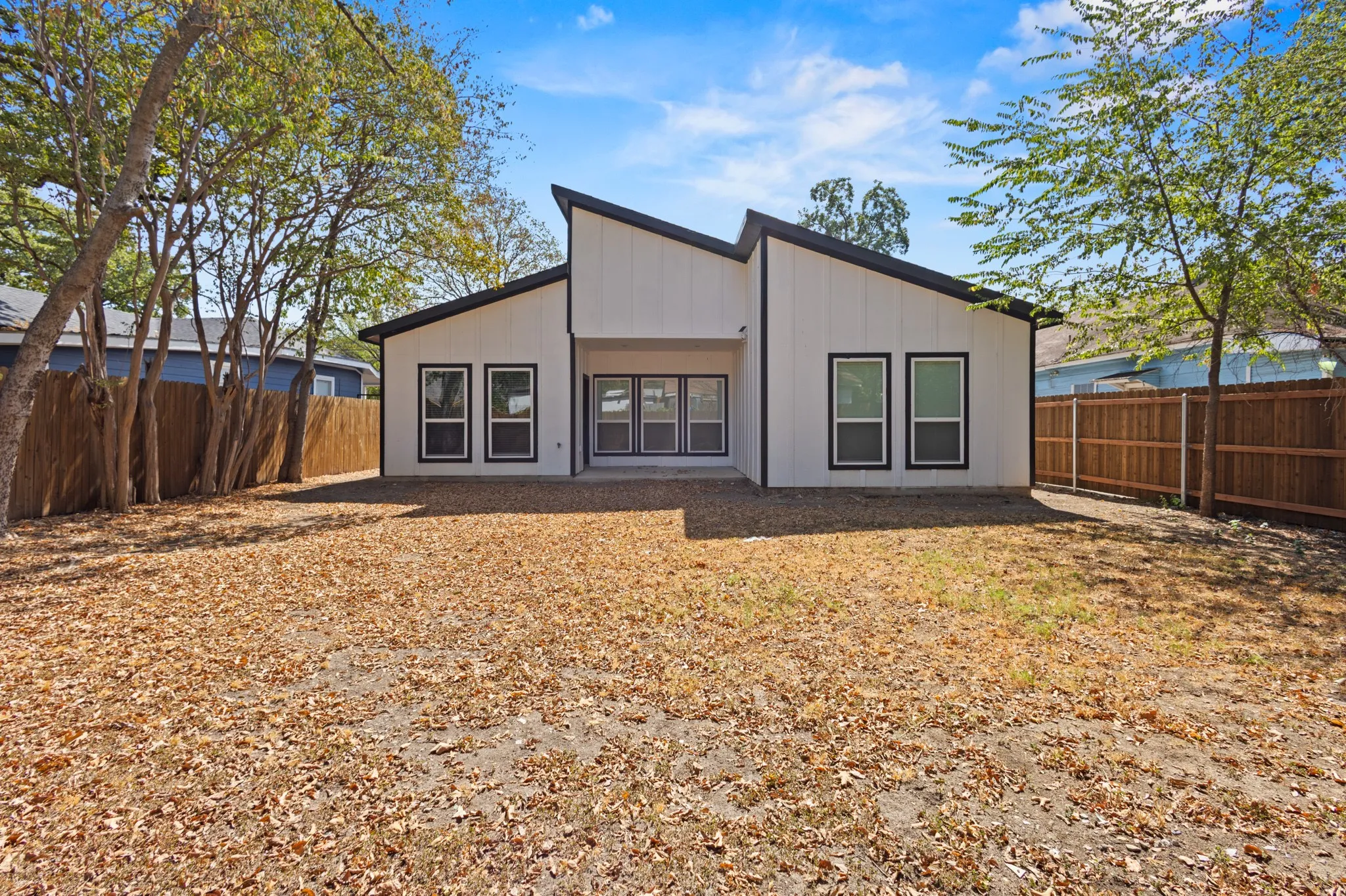 Single Family Residence For Sale in Dallas County , 3901 Hamilton Avenue, Dallas, Texas 75210, 4 Bedroom, 2 Bathroom, 1 Garage spaces, 1,760 Sqft, built in 2024, mls#21394052, Real Estate Agent in Dallas, Homes For Sale in Dallas county, Homes For Sale in Dallas, Realtor in Dallas Texas, Real Estate Brokerage Independent Realty Texas, Luminita Cordes Realtor