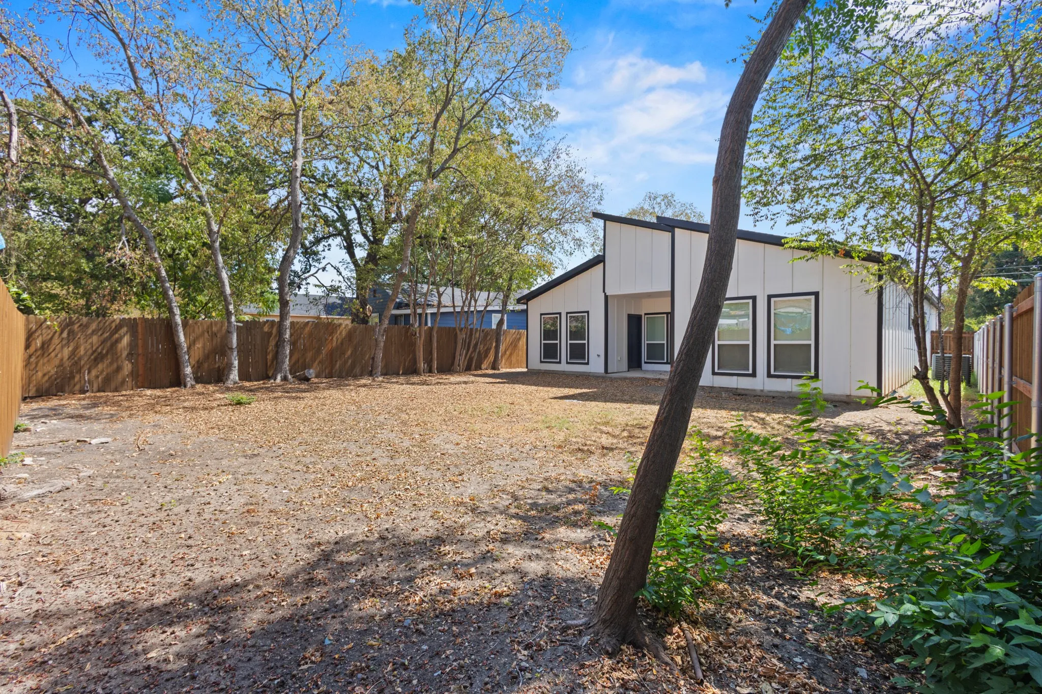 Single Family Residence For Sale in Dallas County , 3901 Hamilton Avenue, Dallas, Texas 75210, 4 Bedroom, 2 Bathroom, 1 Garage spaces, 1,760 Sqft, built in 2024, mls#21394052, Real Estate Agent in Dallas, Homes For Sale in Dallas county, Homes For Sale in Dallas, Realtor in Dallas Texas, Real Estate Brokerage Independent Realty Texas, Luminita Cordes Realtor