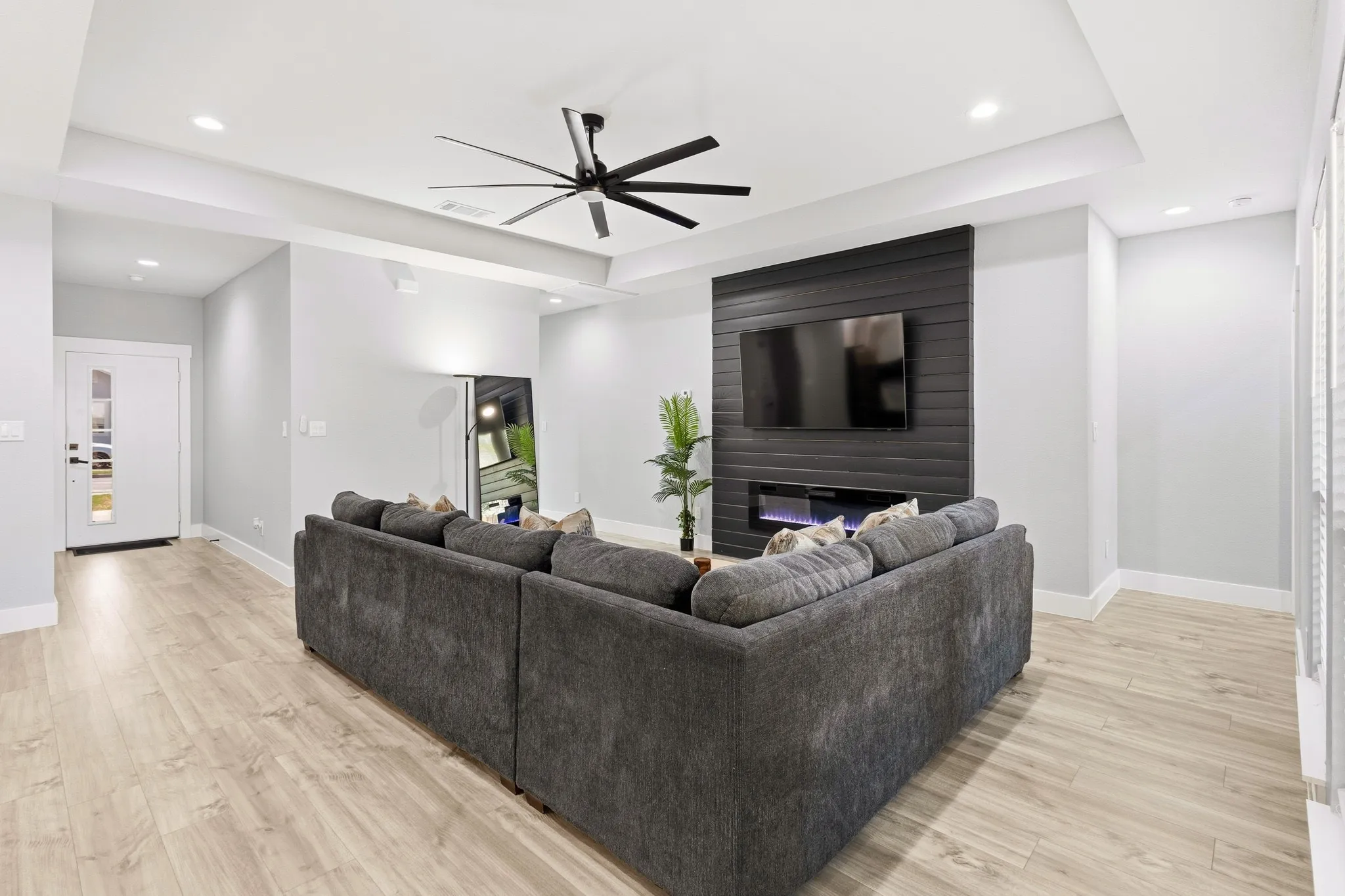 Single Family Residence For Sale in Dallas County , 3901 Hamilton Avenue, Dallas, Texas 75210, 4 Bedroom, 2 Bathroom, 1 Garage spaces, 1,760 Sqft, built in 2024, mls#21394052, Real Estate Agent in Dallas, Homes For Sale in Dallas county, Homes For Sale in Dallas, Realtor in Dallas Texas, Real Estate Brokerage Independent Realty Texas, Luminita Cordes Realtor