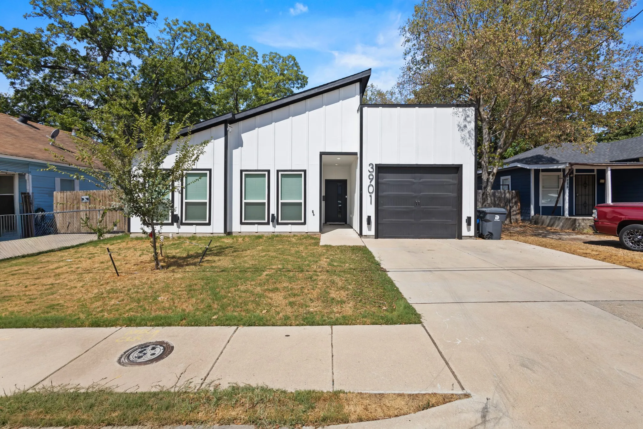 Single Family Residence For Sale in Dallas County , 3901 Hamilton Avenue, Dallas, Texas 75210, 4 Bedroom, 2 Bathroom, 1 Garage spaces, 1,760 Sqft, built in 2024, mls#21394052, Real Estate Agent in Dallas, Homes For Sale in Dallas county, Homes For Sale in Dallas, Realtor in Dallas Texas, Real Estate Brokerage Independent Realty Texas, Luminita Cordes Realtor