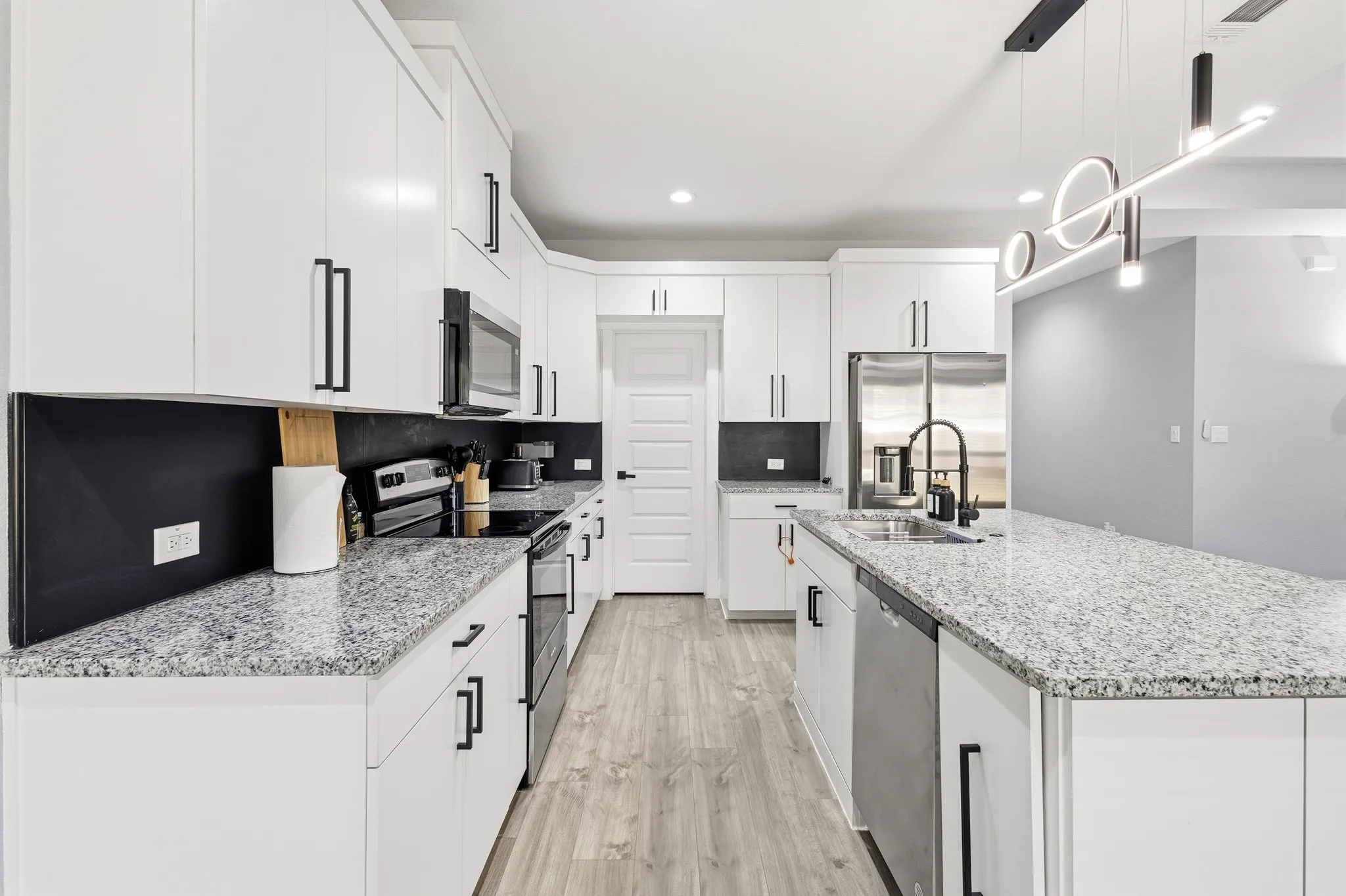 Single Family Residence For Sale in Dallas County , 3901 Hamilton Avenue, Dallas, Texas 75210, 4 Bedroom, 2 Bathroom, 1 Garage spaces, 1,760 Sqft, built in 2024, mls#21394052, Real Estate Agent in Dallas, Homes For Sale in Dallas county, Homes For Sale in Dallas, Realtor in Dallas Texas, Real Estate Brokerage Independent Realty Texas, Luminita Cordes Realtor