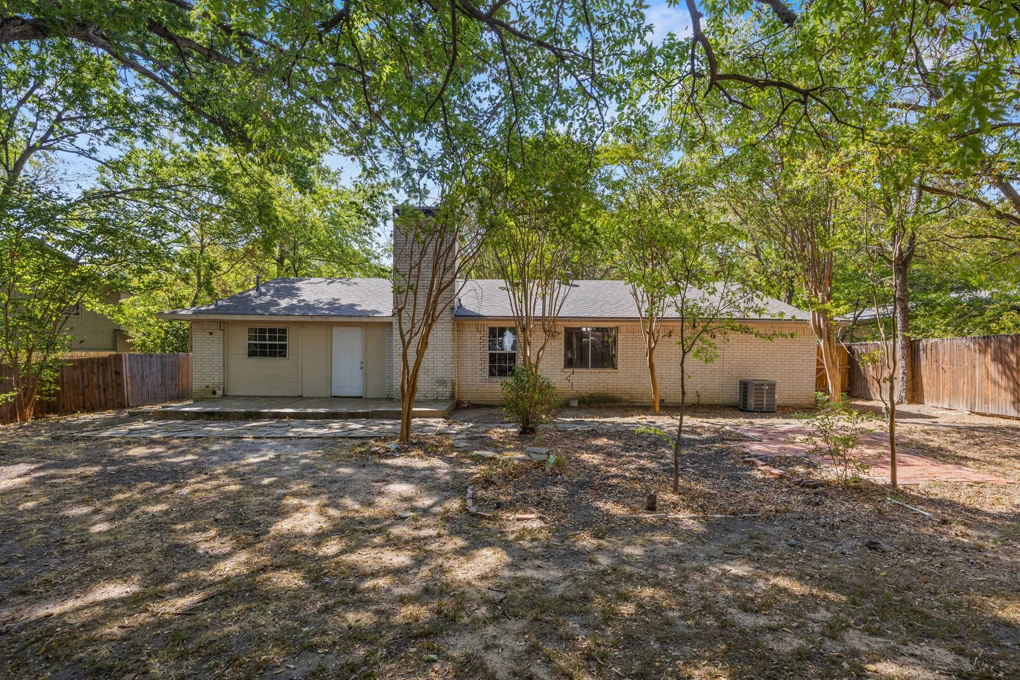 Single Family Residence For Sale in Collin County , 3425 18th Street, Plano, Texas 75074, 3 Bedroom, 2 Bathroom, 2 Garage spaces, 1,734 Sqft, built in 1971, mls#21393922, Real Estate Agent in Plano, Homes For Sale in Collin county, Homes For Sale in Plano, Realtor in Plano Texas, Real Estate Brokerage Independent Realty Texas, Luminita Cordes Realtor