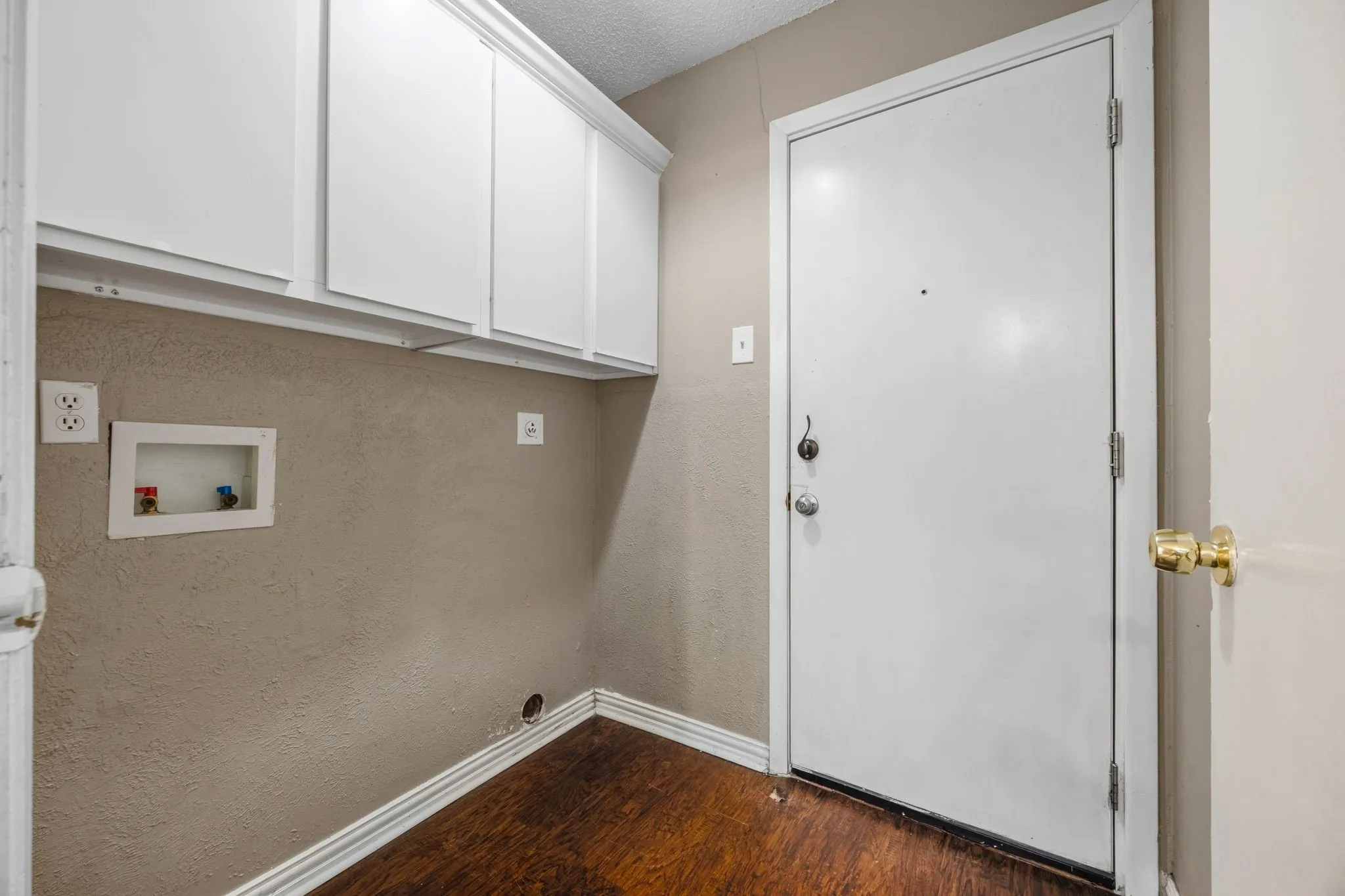 Single Family Residence For Sale in Collin County , 3425 18th Street, Plano, Texas 75074, 3 Bedroom, 2 Bathroom, 2 Garage spaces, 1,734 Sqft, built in 1971, mls#21393922, Real Estate Agent in Plano, Homes For Sale in Collin county, Homes For Sale in Plano, Realtor in Plano Texas, Real Estate Brokerage Independent Realty Texas, Luminita Cordes Realtor