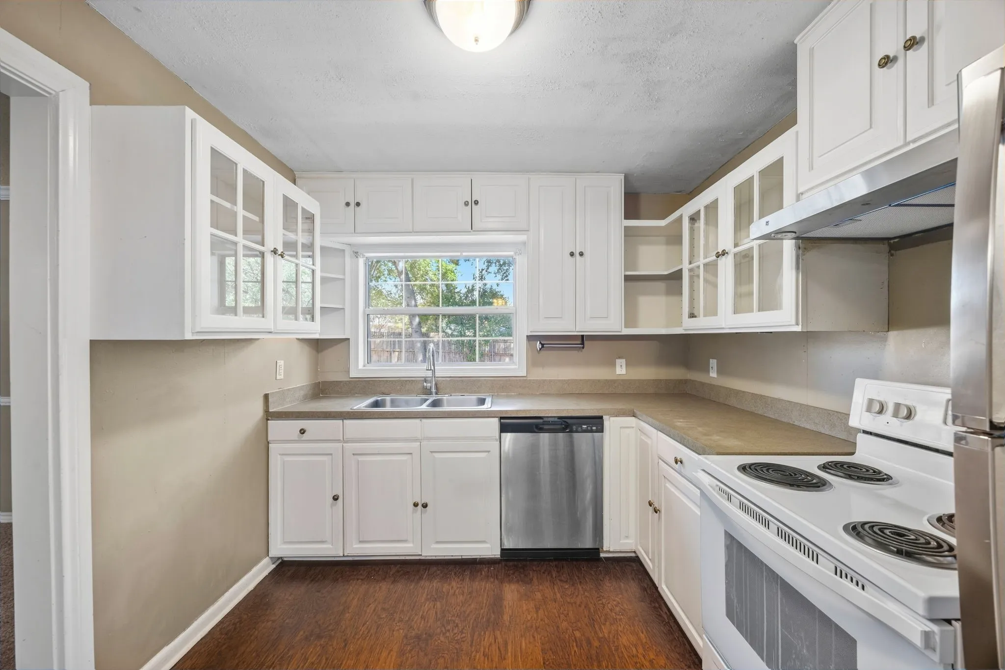 Single Family Residence For Sale in Collin County , 3425 18th Street, Plano, Texas 75074, 3 Bedroom, 2 Bathroom, 2 Garage spaces, 1,734 Sqft, built in 1971, mls#21393922, Real Estate Agent in Plano, Homes For Sale in Collin county, Homes For Sale in Plano, Realtor in Plano Texas, Real Estate Brokerage Independent Realty Texas, Luminita Cordes Realtor