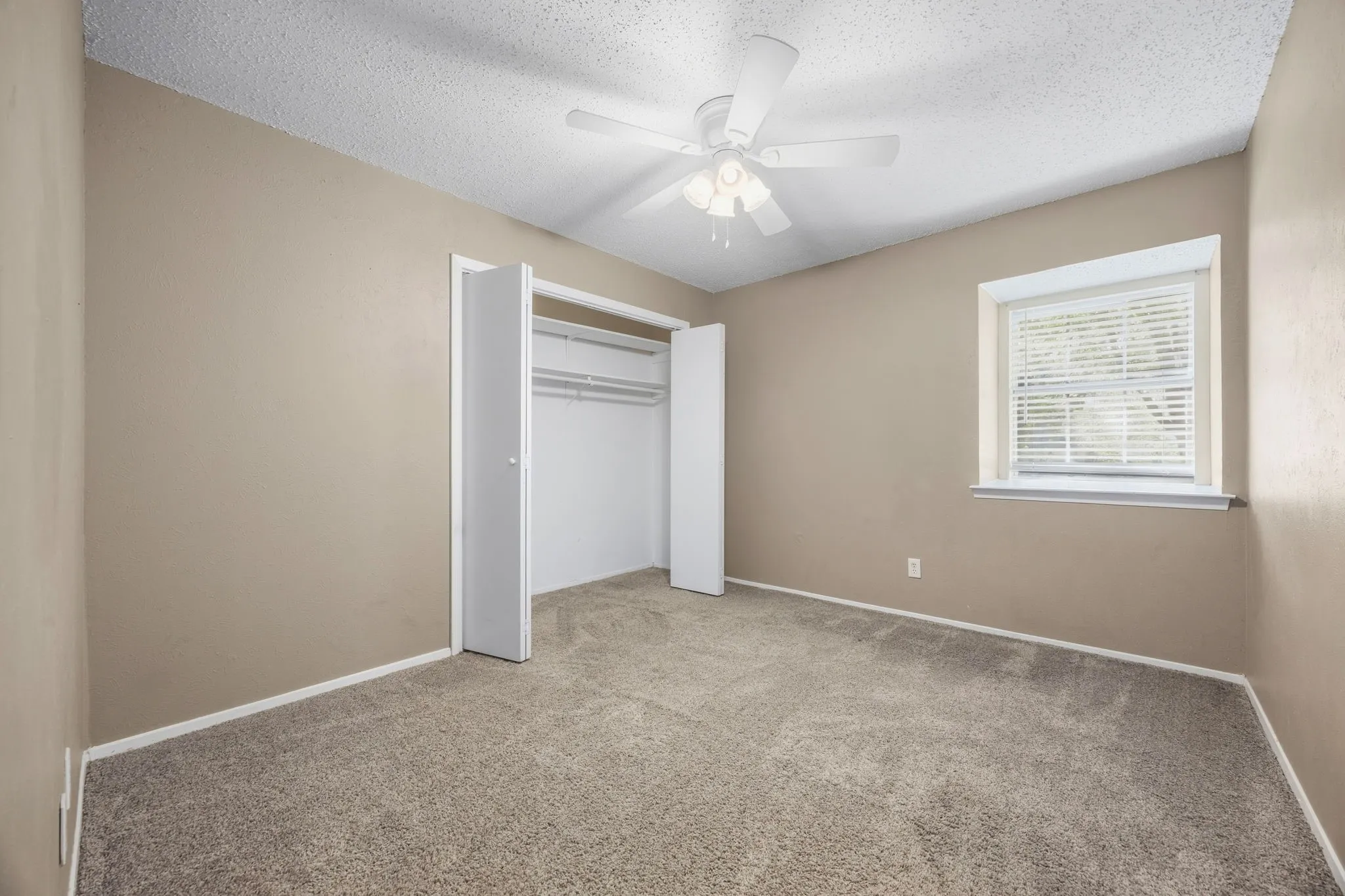 Single Family Residence For Sale in Collin County , 3425 18th Street, Plano, Texas 75074, 3 Bedroom, 2 Bathroom, 2 Garage spaces, 1,734 Sqft, built in 1971, mls#21393922, Real Estate Agent in Plano, Homes For Sale in Collin county, Homes For Sale in Plano, Realtor in Plano Texas, Real Estate Brokerage Independent Realty Texas, Luminita Cordes Realtor