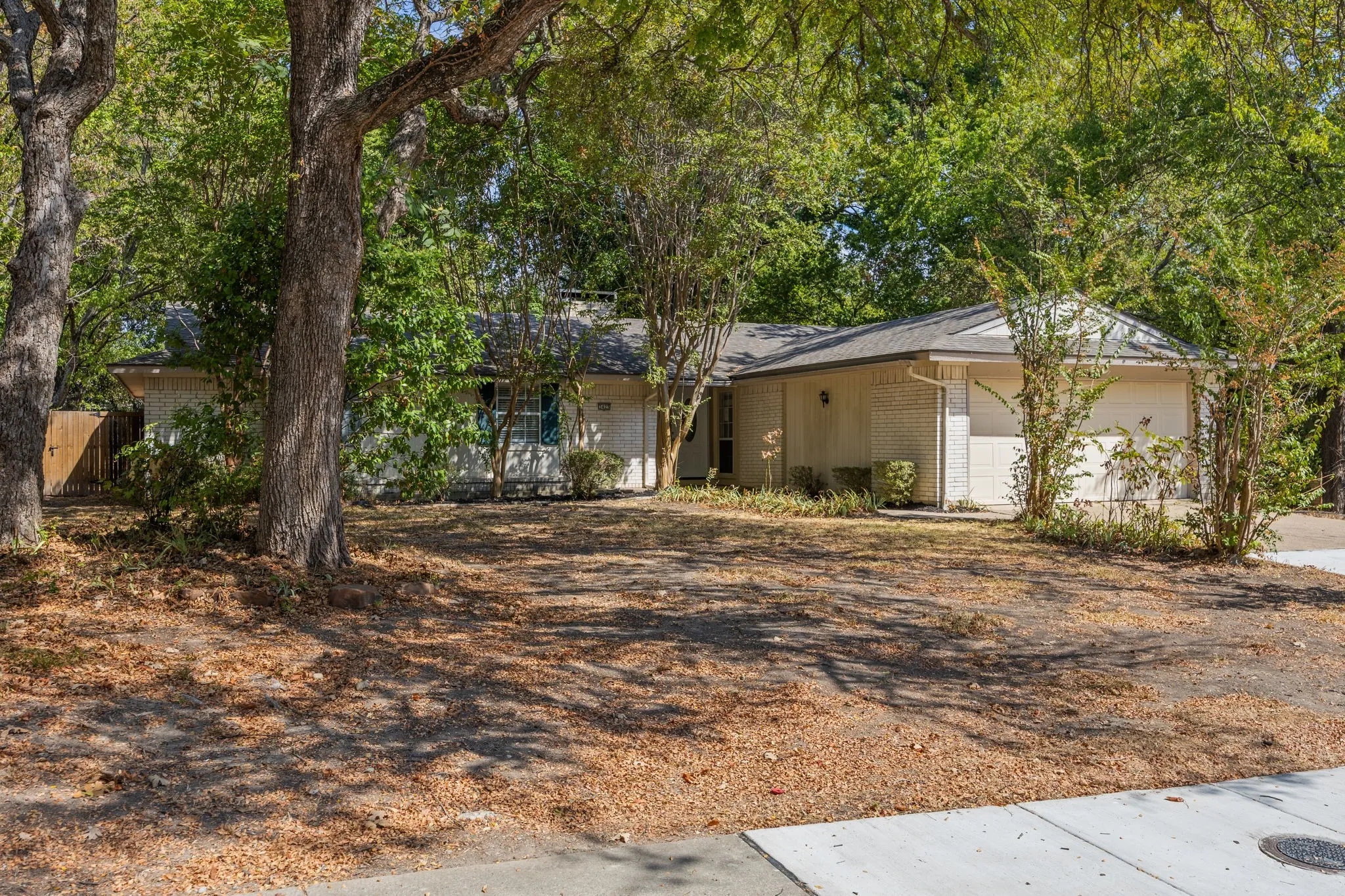 Single Family Residence For Sale in Collin County , 3425 18th Street, Plano, Texas 75074, 3 Bedroom, 2 Bathroom, 2 Garage spaces, 1,734 Sqft, built in 1971, mls#21393922, Real Estate Agent in Plano, Homes For Sale in Collin county, Homes For Sale in Plano, Realtor in Plano Texas, Real Estate Brokerage Independent Realty Texas, Luminita Cordes Realtor