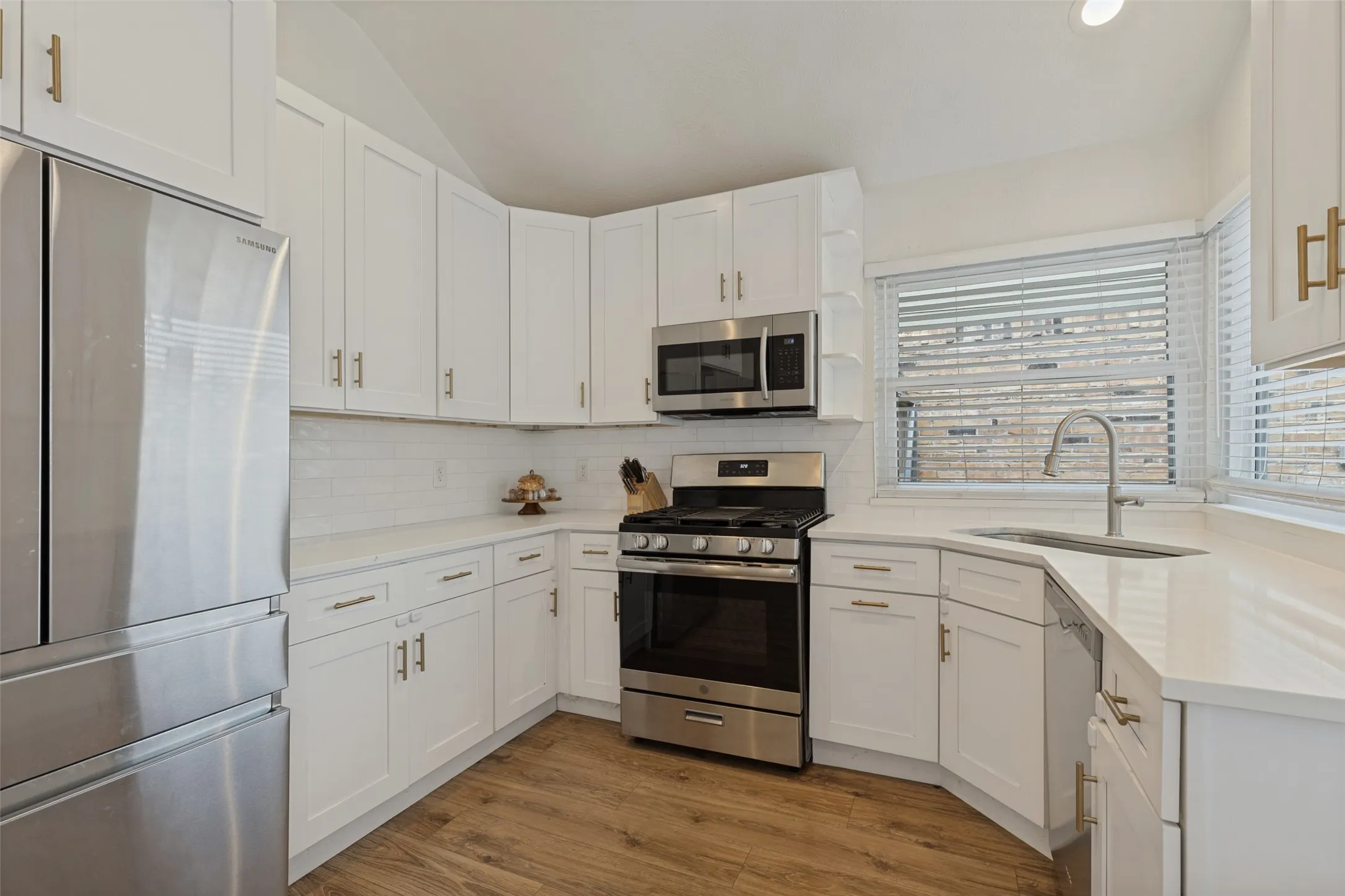 Single Family Residence For Sale in Dallas County , 3207 Basil Court, Dallas, Texas 75204, 2 Bedroom, 2 Bathroom, 2 Garage spaces, 1,764 Sqft, built in 1981, mls#21386808, Real Estate Agent in Dallas, Homes For Sale in Dallas county, Homes For Sale in Dallas, Realtor in Dallas Texas, Real Estate Brokerage Independent Realty Texas, Luminita Cordes Realtor