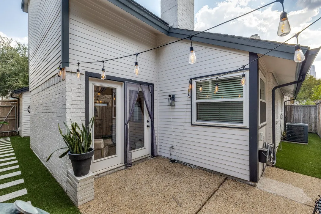 Single Family Residence For Sale in Dallas County , 3207 Basil Court, Dallas, Texas 75204, 2 Bedroom, 2 Bathroom, 2 Garage spaces, 1,764 Sqft, built in 1981, mls#21386808, Real Estate Agent in Dallas, Homes For Sale in Dallas county, Homes For Sale in Dallas, Realtor in Dallas Texas, Real Estate Brokerage Independent Realty Texas, Luminita Cordes Realtor