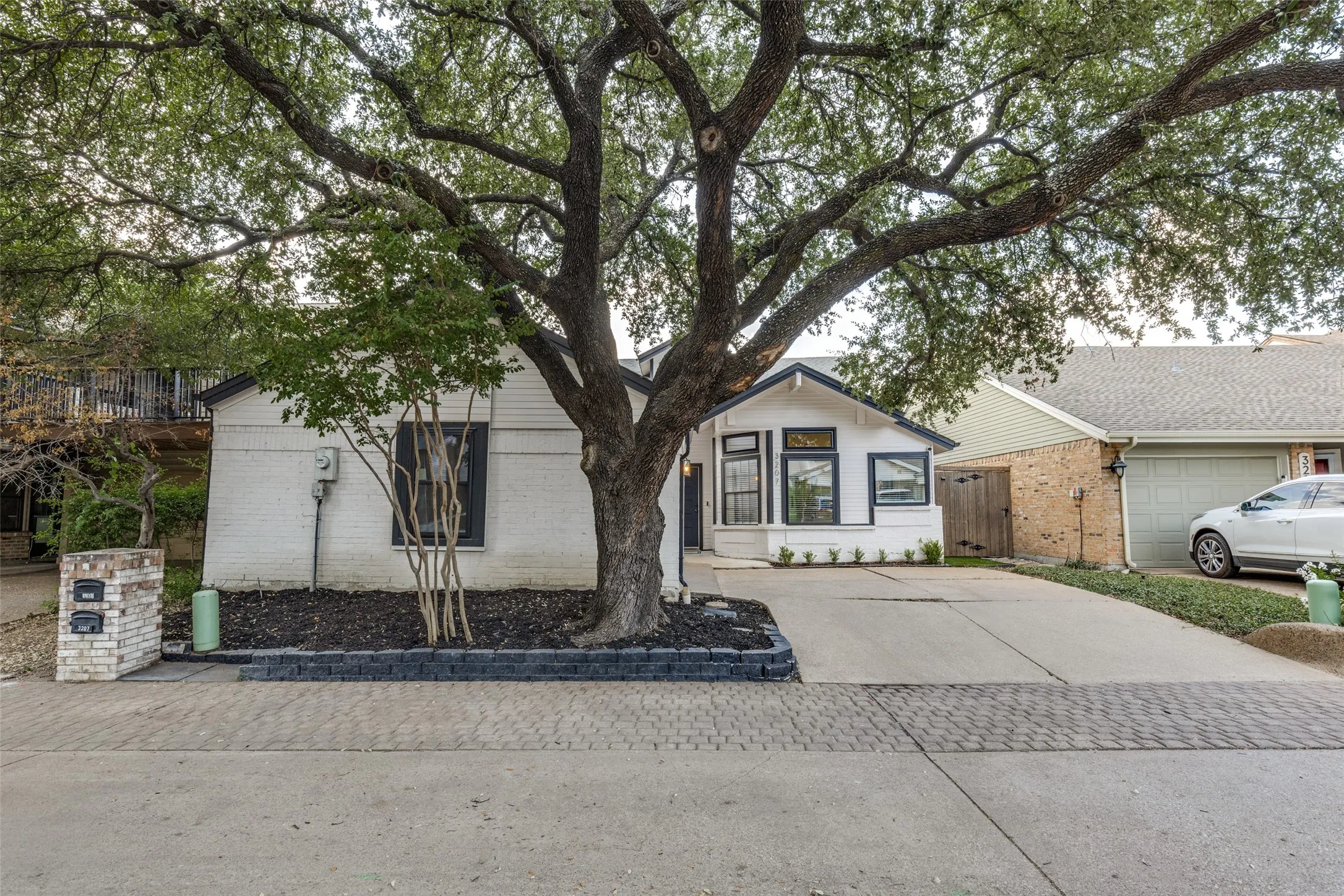 Single Family Residence For Sale in Dallas County , 3207 Basil Court, Dallas, Texas 75204, 2 Bedroom, 2 Bathroom, 2 Garage spaces, 1,764 Sqft, built in 1981, mls#21386808, Real Estate Agent in Dallas, Homes For Sale in Dallas county, Homes For Sale in Dallas, Realtor in Dallas Texas, Real Estate Brokerage Independent Realty Texas, Luminita Cordes Realtor