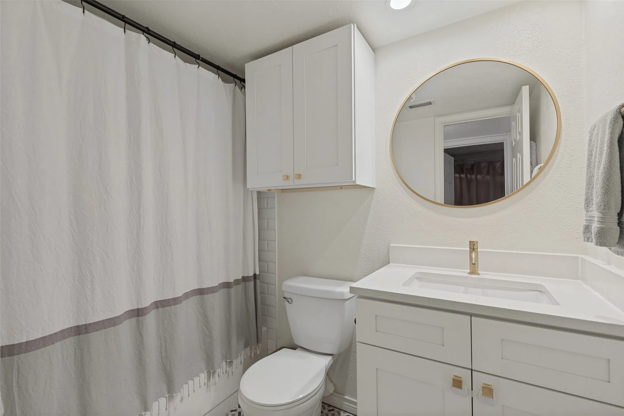 Single Family Residence For Sale in Dallas County , 3207 Basil Court, Dallas, Texas 75204, 2 Bedroom, 2 Bathroom, 2 Garage spaces, 1,764 Sqft, built in 1981, mls#21386808, Real Estate Agent in Dallas, Homes For Sale in Dallas county, Homes For Sale in Dallas, Realtor in Dallas Texas, Real Estate Brokerage Independent Realty Texas, Luminita Cordes Realtor