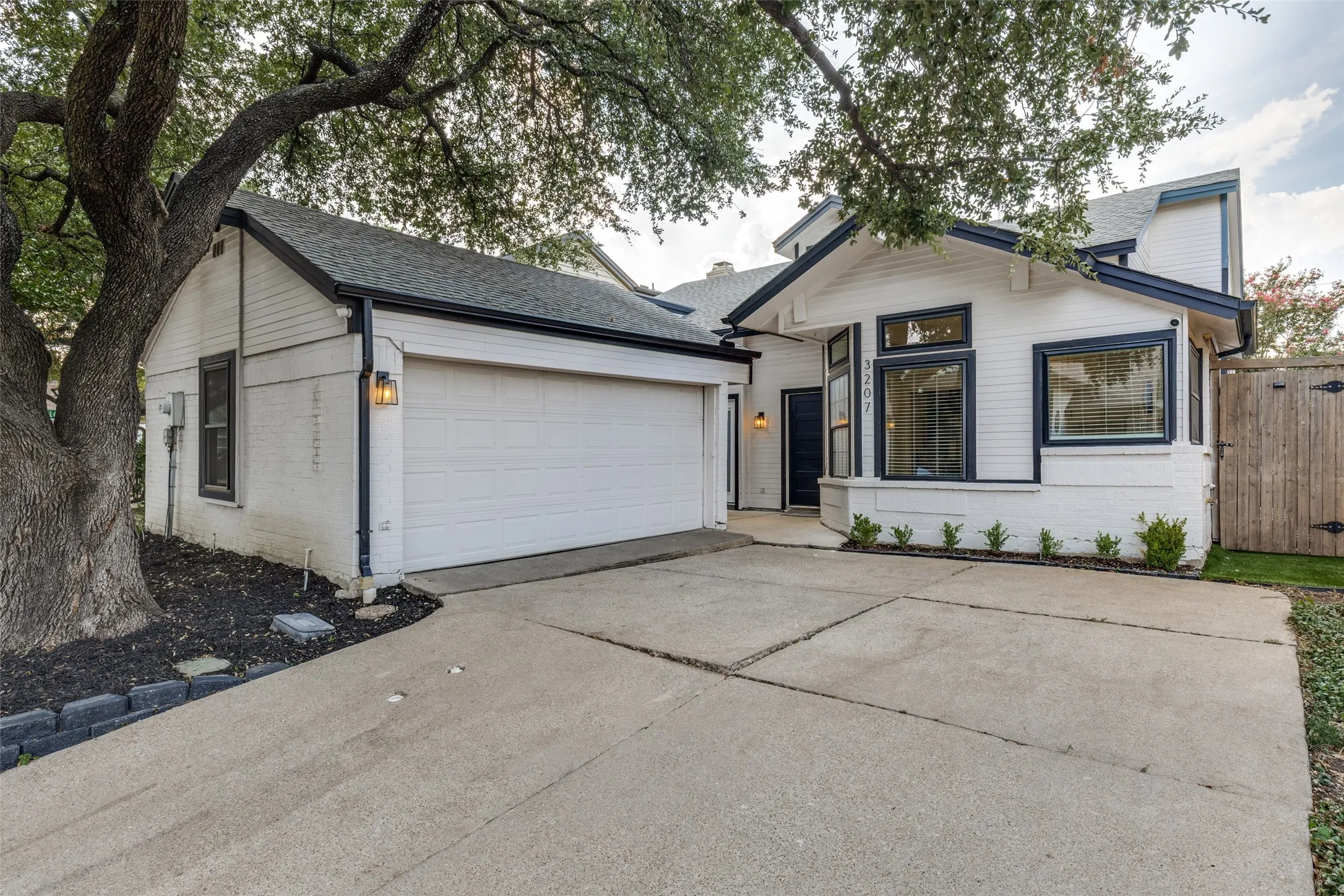 Single Family Residence For Sale in Dallas County , 3207 Basil Court, Dallas, Texas 75204, 2 Bedroom, 2 Bathroom, 2 Garage spaces, 1,764 Sqft, built in 1981, mls#21386808, Real Estate Agent in Dallas, Homes For Sale in Dallas county, Homes For Sale in Dallas, Realtor in Dallas Texas, Real Estate Brokerage Independent Realty Texas, Luminita Cordes Realtor