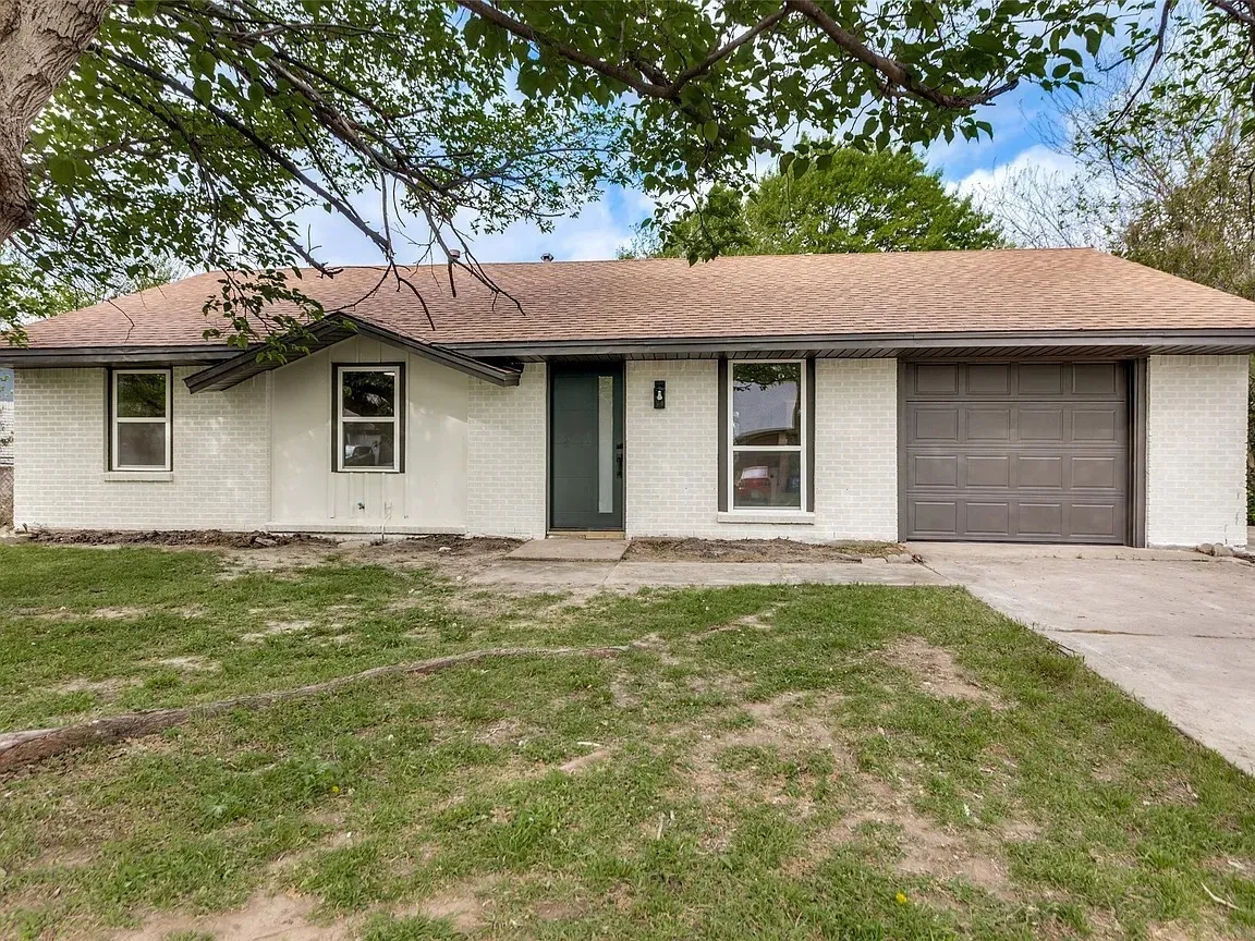 Single Family Residence For Rent in Tarrant County , 3716 Clotell Drive, Fort Worth, Texas 76119, 3 Bedroom, 2 Bathroom, 1 Garage spaces, 1,218 Sqft, built in 1970, mls#21395648, Real Estate Agent in Fort Worth, Homes For Rent in Tarrant county, Homes For Rent in Fort Worth, Realtor in Fort Worth Texas, Real Estate Brokerage Independent Realty Texas, Luminita Cordes Realtor