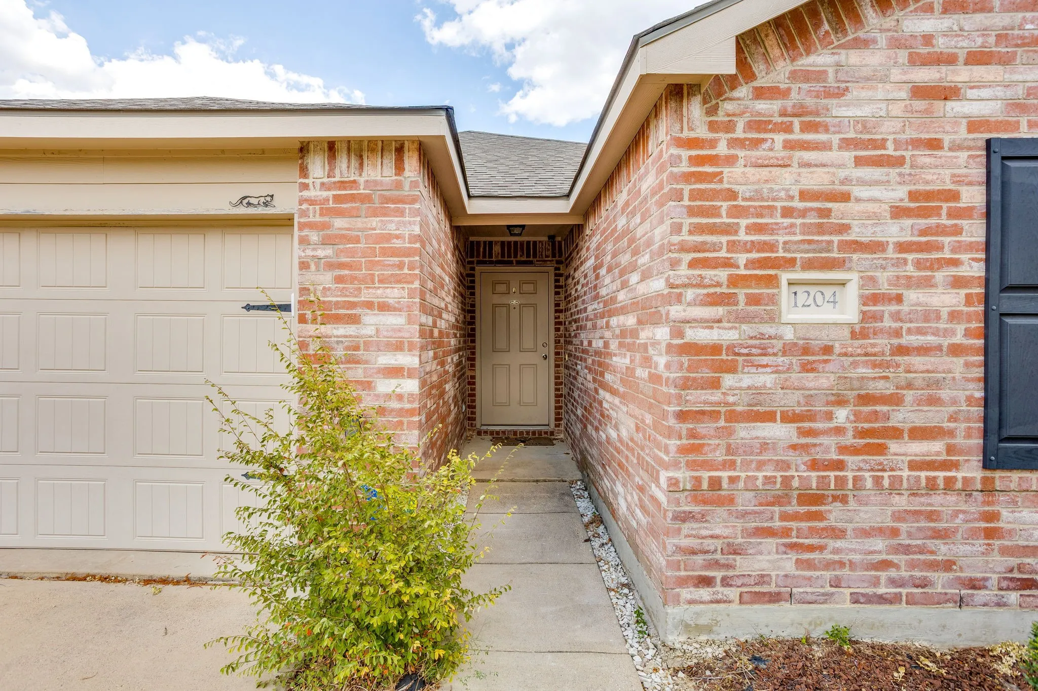 Single Family Residence For Sale in Tarrant County , 1204 Foxglove Lane, Burleson, Texas 76028, 3 Bedroom, 2 Bathroom, 2 Garage spaces, 1,661 Sqft, built in 2013, mls#21390560, Real Estate Agent in Burleson, Homes For Sale in Tarrant county, Homes For Sale in Burleson, Realtor in Burleson Texas, Real Estate Brokerage Independent Realty Texas, Luminita Cordes Realtor