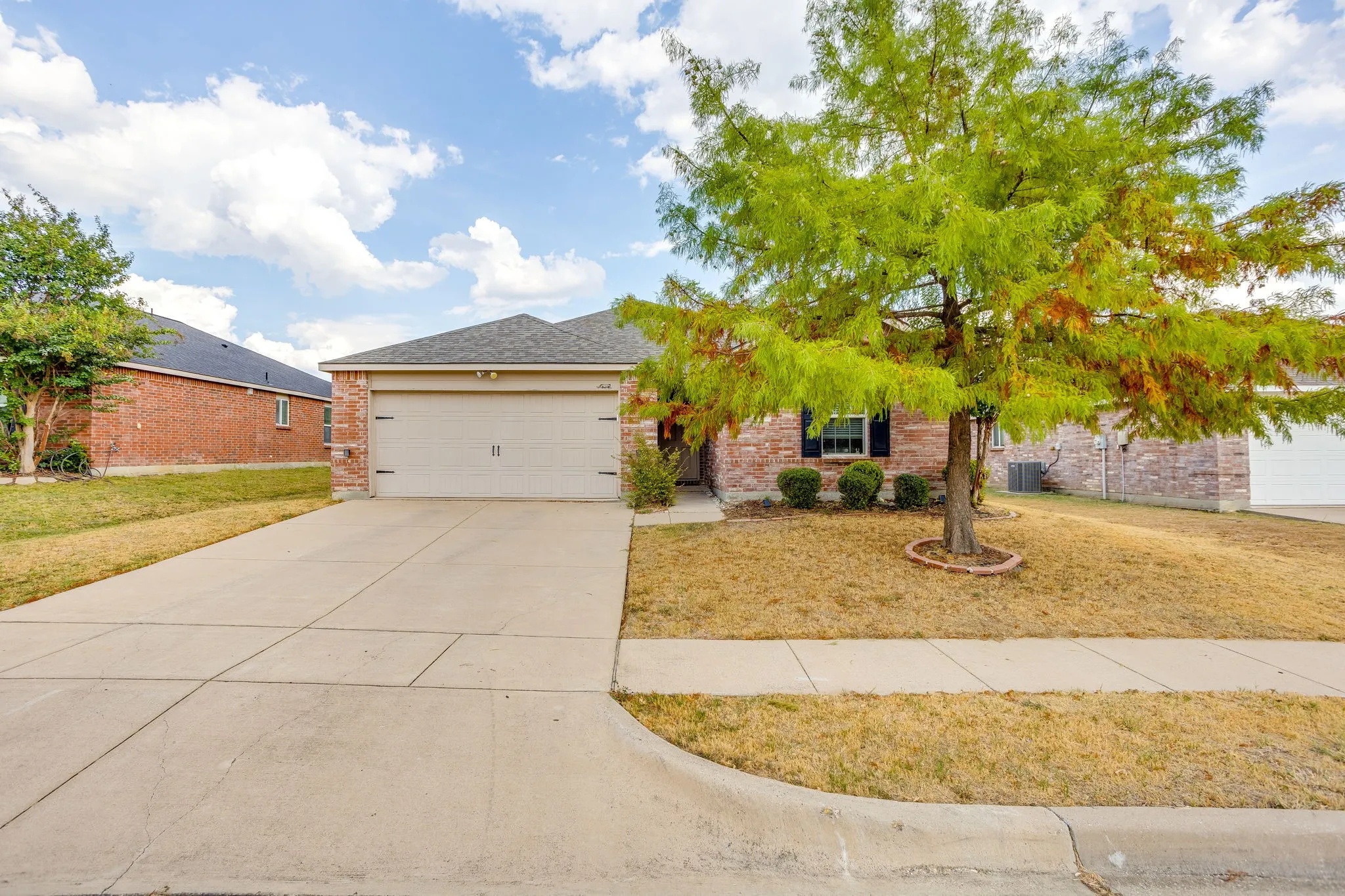 Single Family Residence For Sale in Tarrant County , 1204 Foxglove Lane, Burleson, Texas 76028, 3 Bedroom, 2 Bathroom, 2 Garage spaces, 1,661 Sqft, built in 2013, mls#21390560, Real Estate Agent in Burleson, Homes For Sale in Tarrant county, Homes For Sale in Burleson, Realtor in Burleson Texas, Real Estate Brokerage Independent Realty Texas, Luminita Cordes Realtor