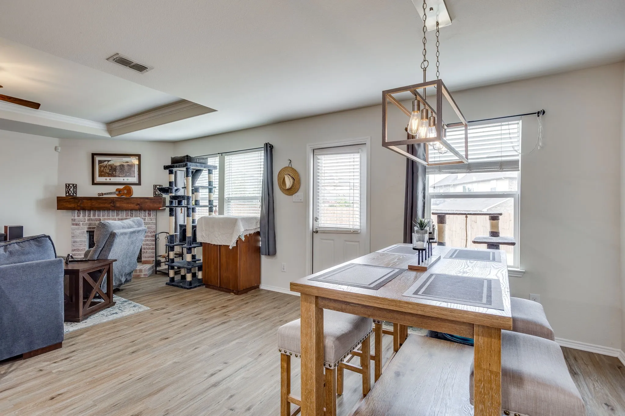 Single Family Residence For Sale in Tarrant County , 1204 Foxglove Lane, Burleson, Texas 76028, 3 Bedroom, 2 Bathroom, 2 Garage spaces, 1,661 Sqft, built in 2013, mls#21390560, Real Estate Agent in Burleson, Homes For Sale in Tarrant county, Homes For Sale in Burleson, Realtor in Burleson Texas, Real Estate Brokerage Independent Realty Texas, Luminita Cordes Realtor