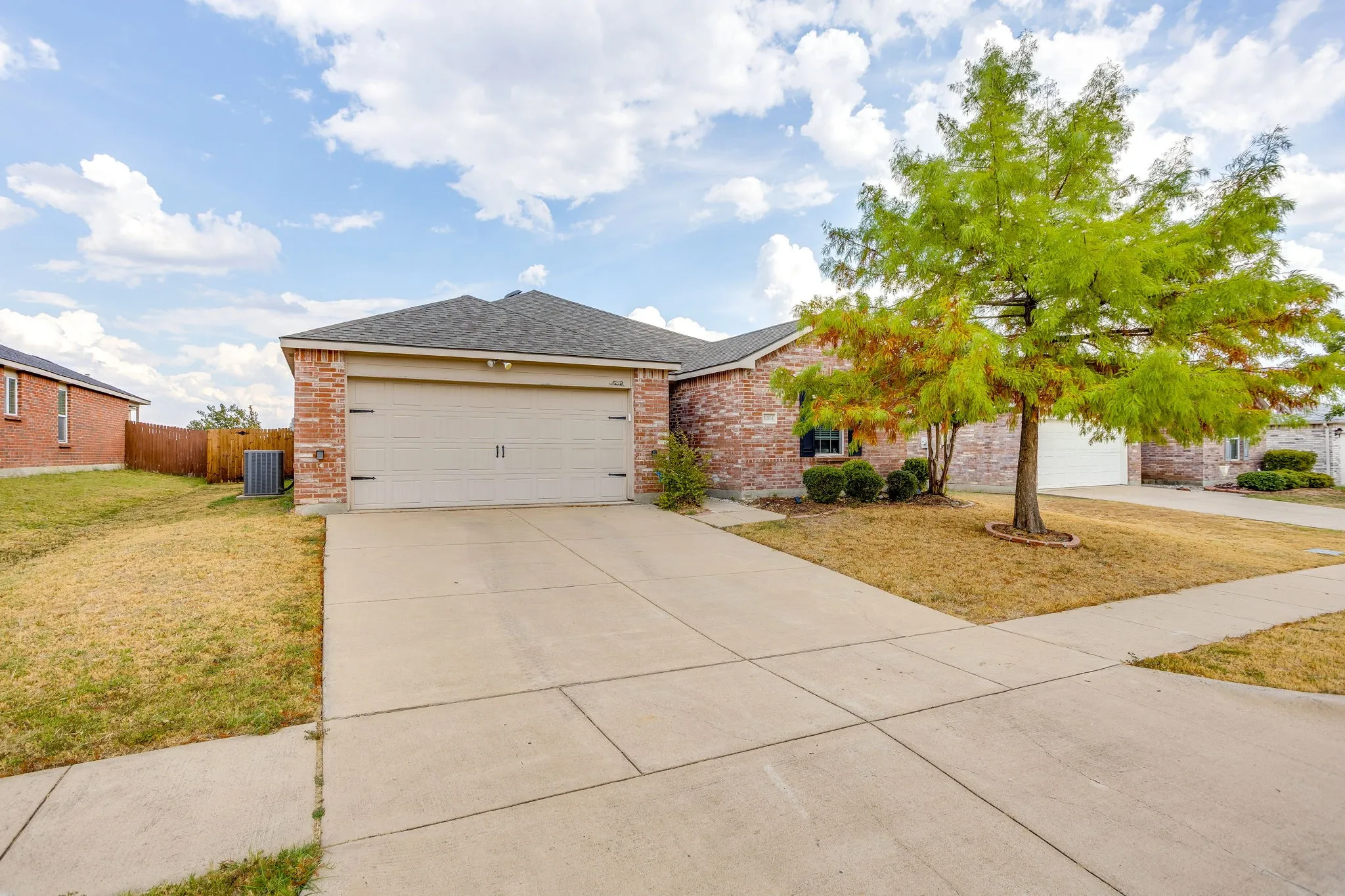 Single Family Residence For Sale in Tarrant County , 1204 Foxglove Lane, Burleson, Texas 76028, 3 Bedroom, 2 Bathroom, 2 Garage spaces, 1,661 Sqft, built in 2013, mls#21390560, Real Estate Agent in Burleson, Homes For Sale in Tarrant county, Homes For Sale in Burleson, Realtor in Burleson Texas, Real Estate Brokerage Independent Realty Texas, Luminita Cordes Realtor