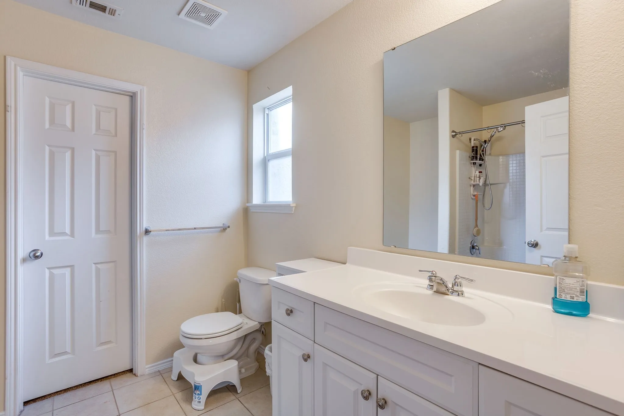 Single Family Residence For Sale in Tarrant County , 1204 Foxglove Lane, Burleson, Texas 76028, 3 Bedroom, 2 Bathroom, 2 Garage spaces, 1,661 Sqft, built in 2013, mls#21390560, Real Estate Agent in Burleson, Homes For Sale in Tarrant county, Homes For Sale in Burleson, Realtor in Burleson Texas, Real Estate Brokerage Independent Realty Texas, Luminita Cordes Realtor
