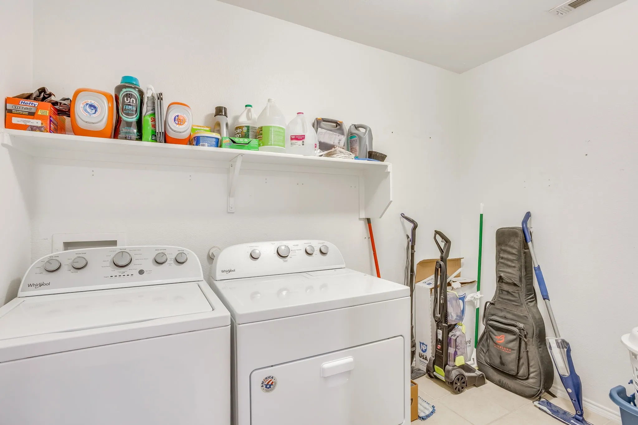 Single Family Residence For Sale in Tarrant County , 1204 Foxglove Lane, Burleson, Texas 76028, 3 Bedroom, 2 Bathroom, 2 Garage spaces, 1,661 Sqft, built in 2013, mls#21390560, Real Estate Agent in Burleson, Homes For Sale in Tarrant county, Homes For Sale in Burleson, Realtor in Burleson Texas, Real Estate Brokerage Independent Realty Texas, Luminita Cordes Realtor